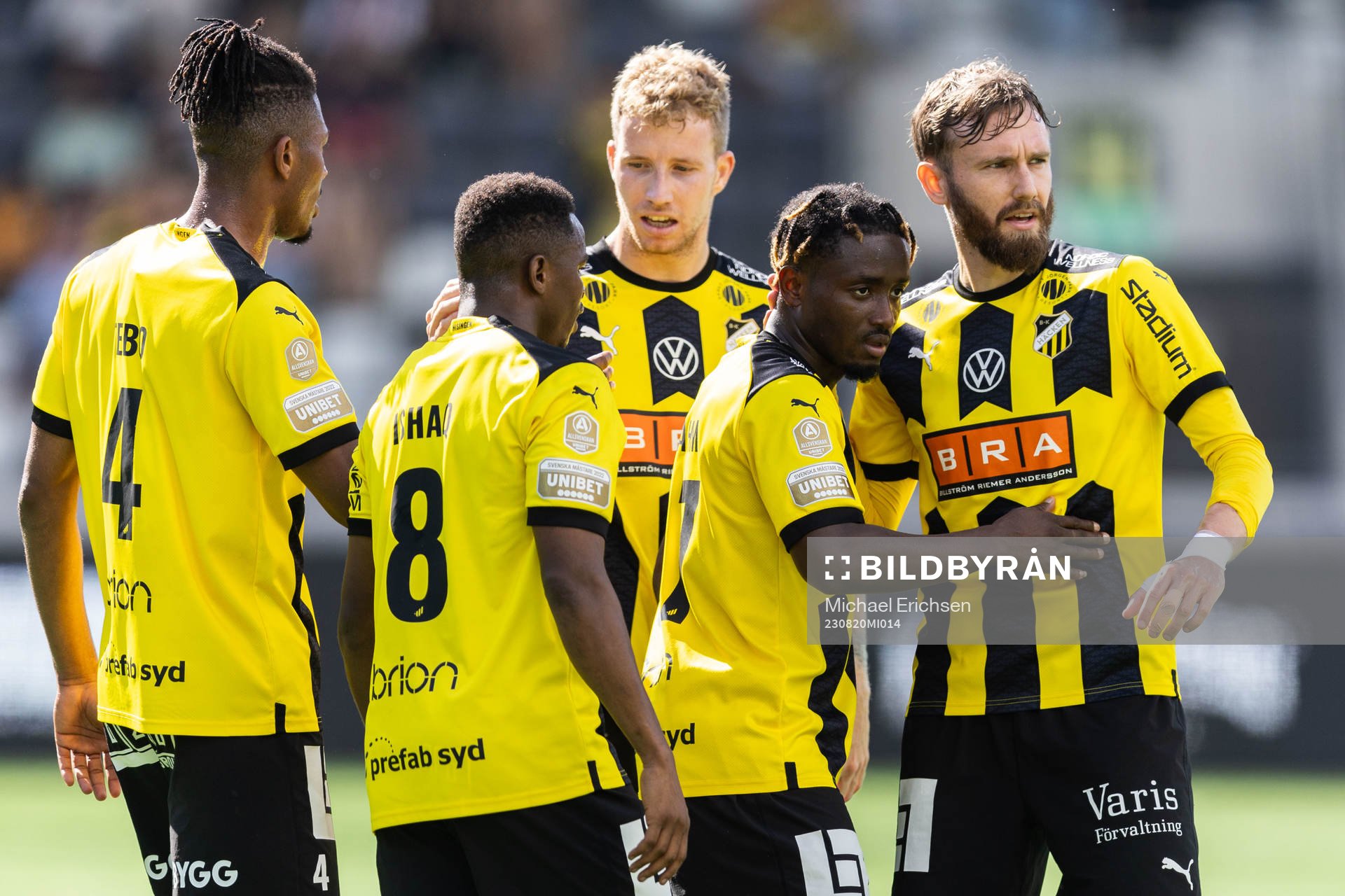 Häckens Ibrahim Sadiq jublar med lagkamrater