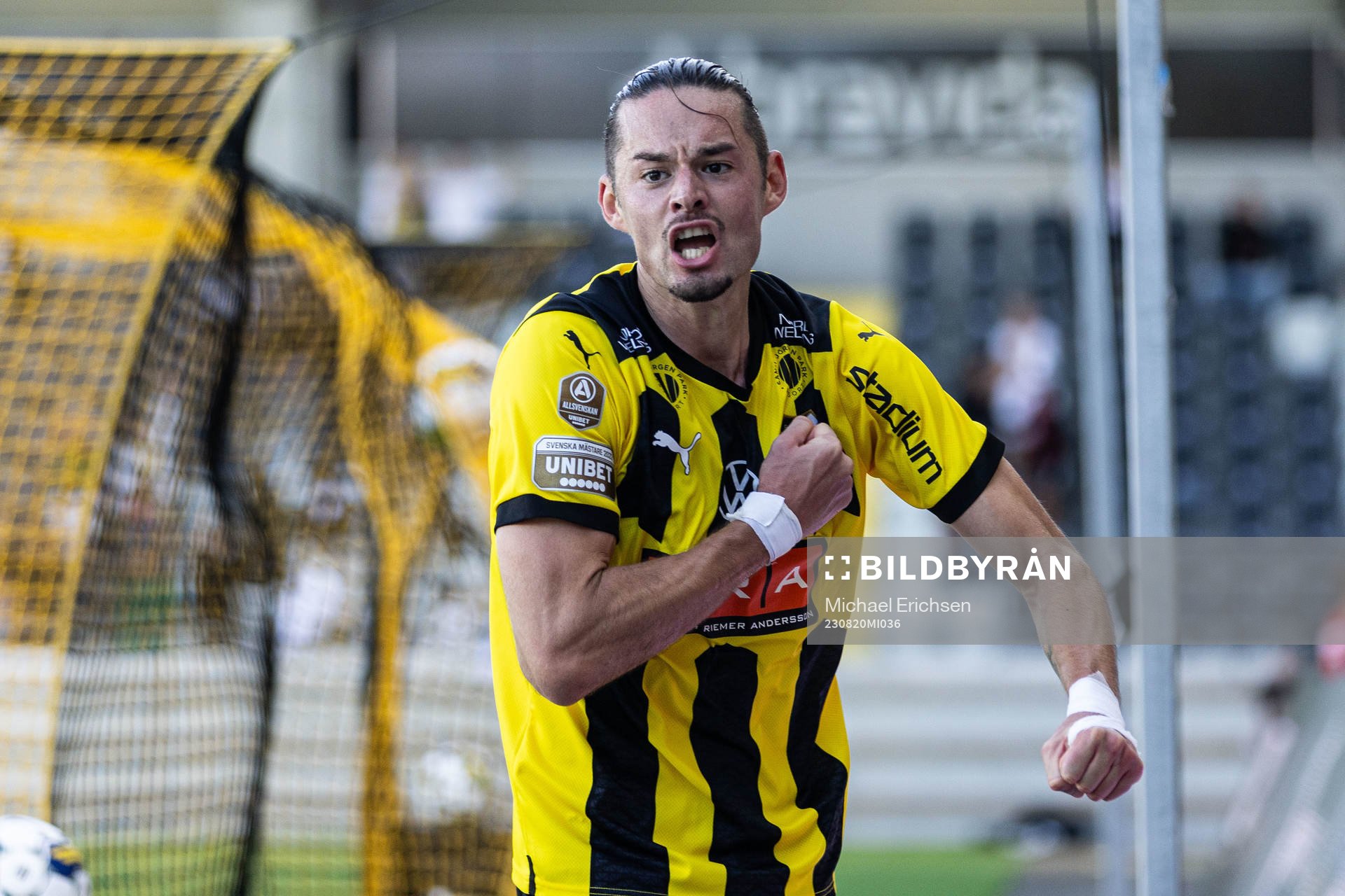 Häckens Amor Layouni jublar