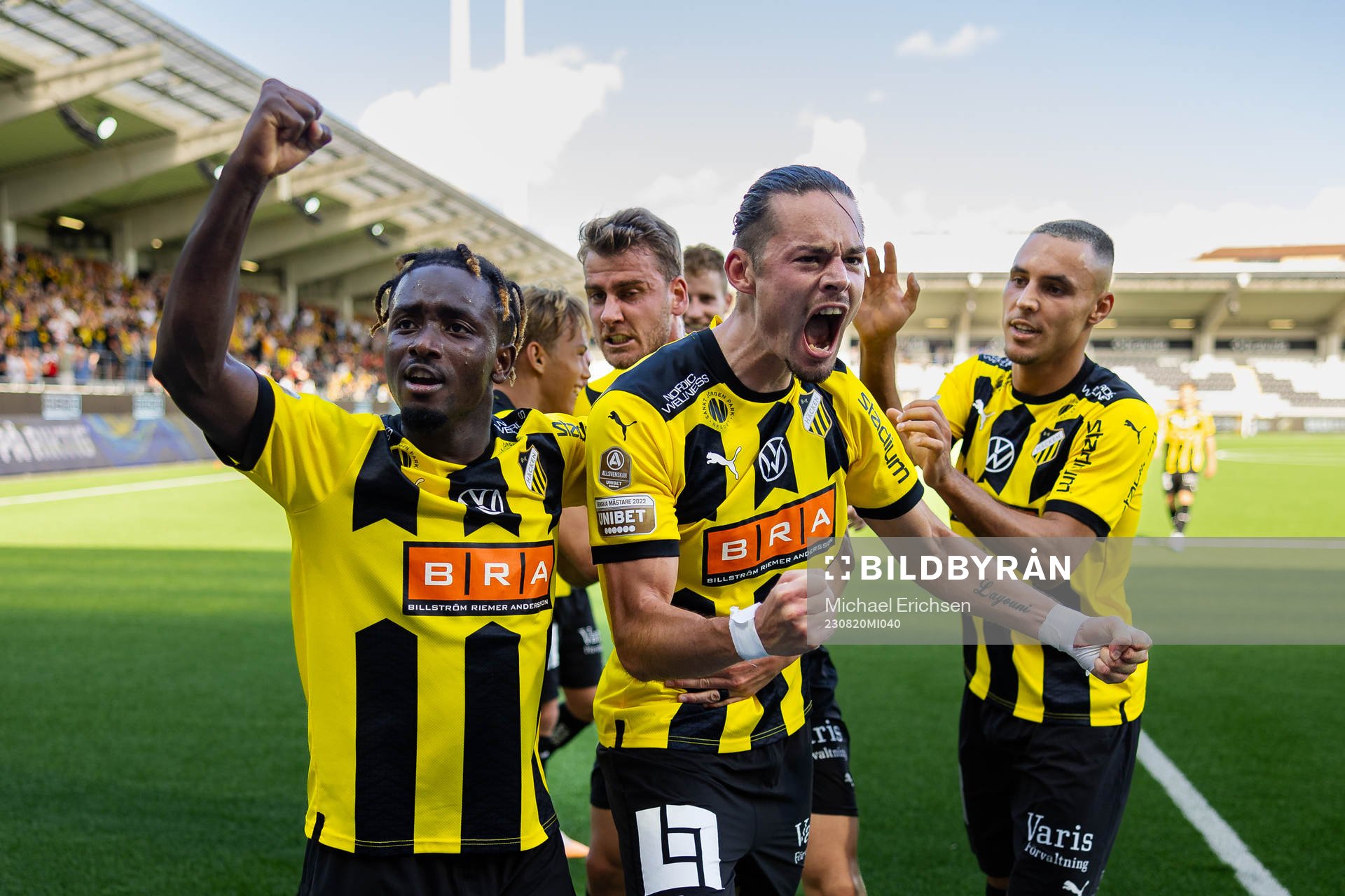 Häckens Amor Layouni jublar ihop med Ibrahim Sadiq