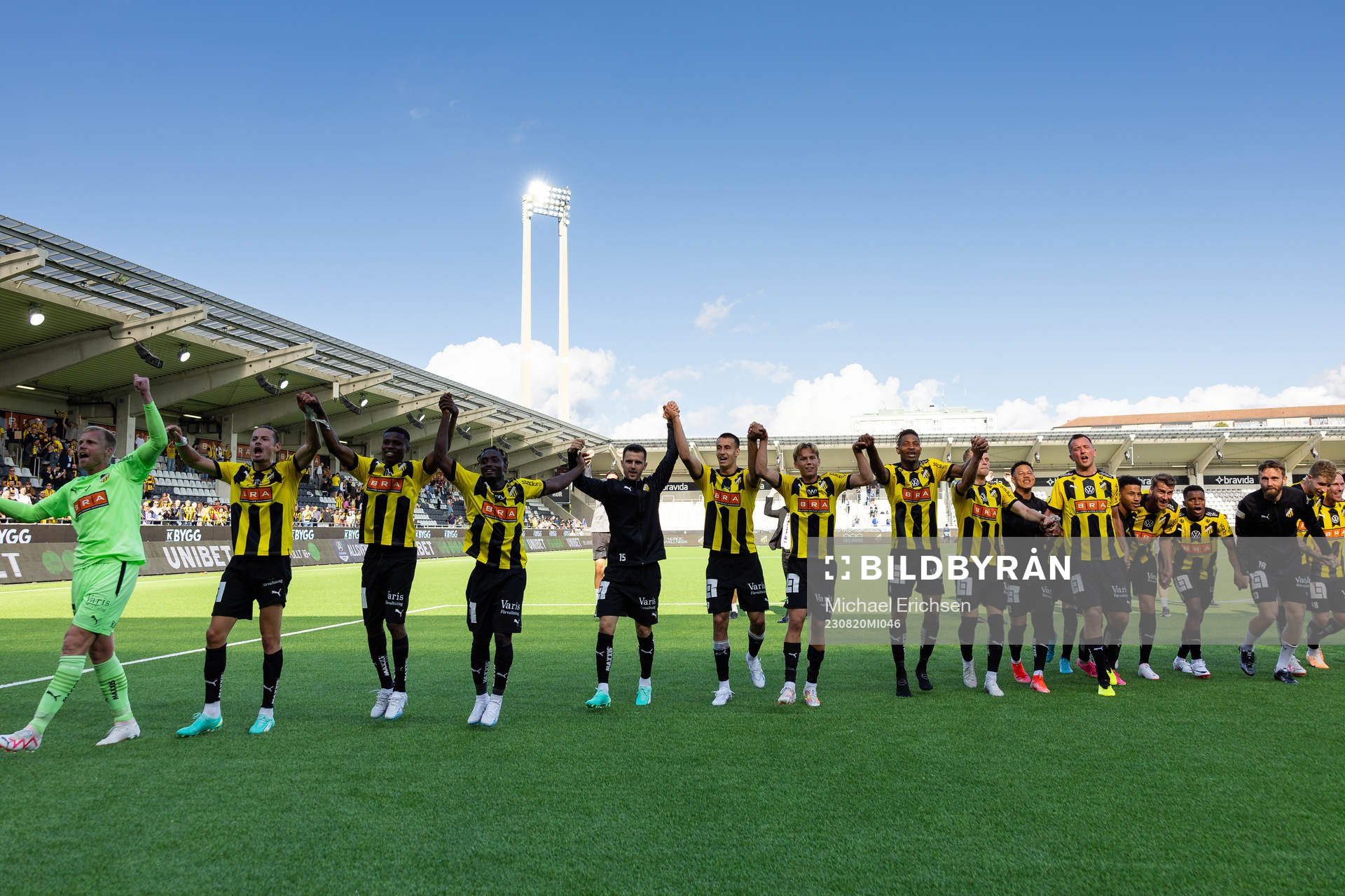 Häckens spelare jublar
