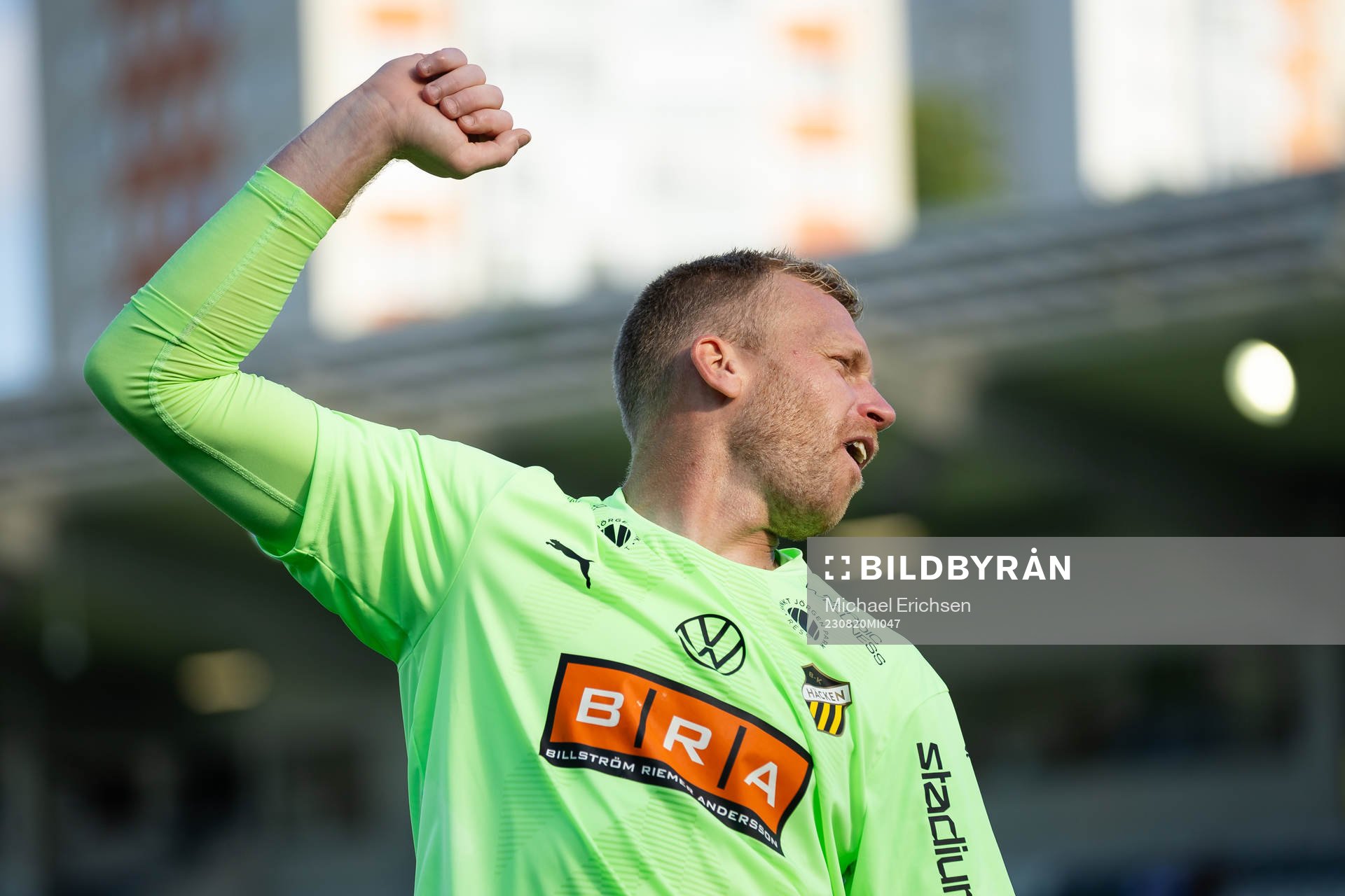 Häckens målvakt Peter Abrahamsson jublar