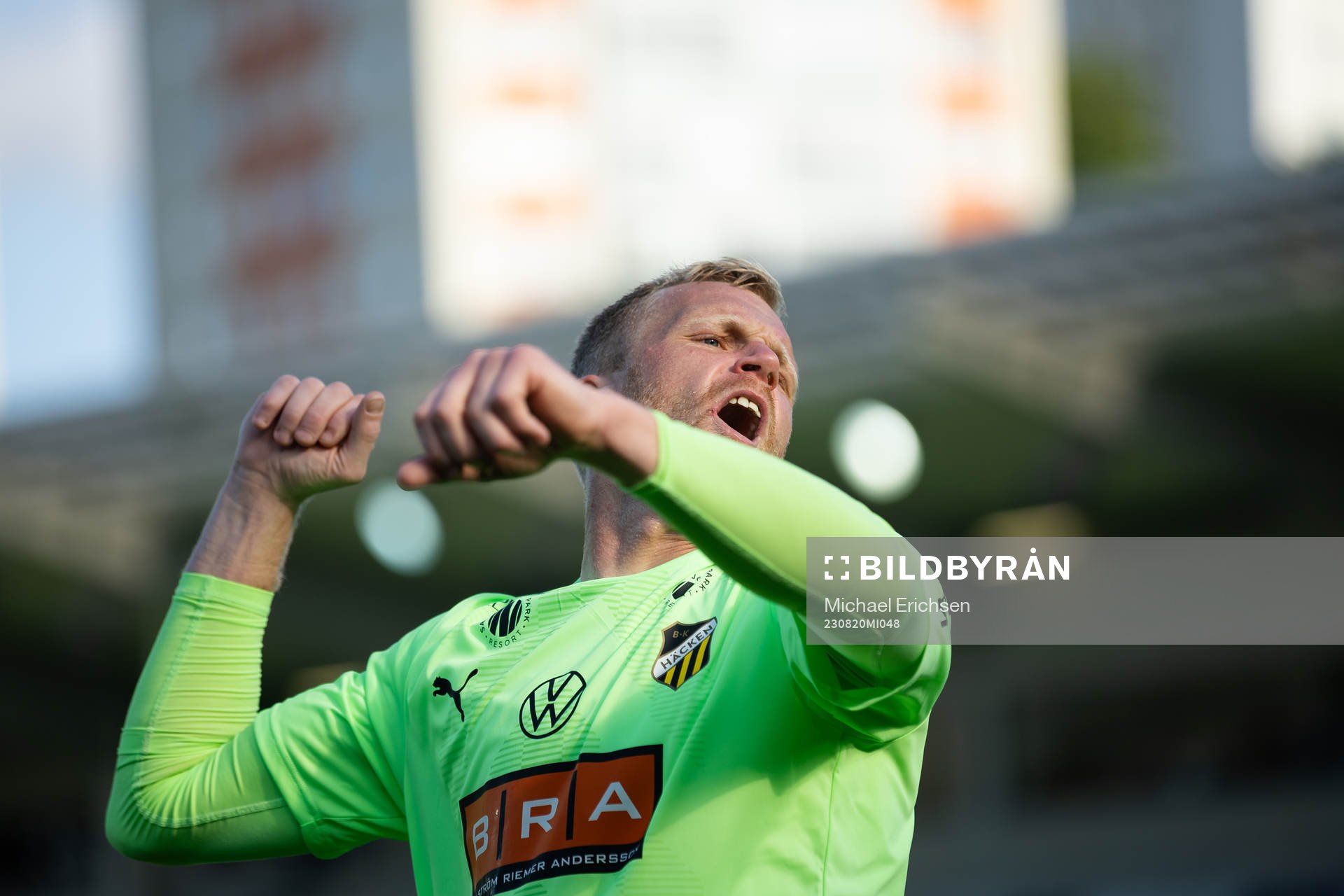 Häckens målvakt Peter Abrahamsson jublar efter fotbollsmatchen i Allsvenskan mellan Häcken och Sirius den 20 augusti 2023 i Göteborg. 
