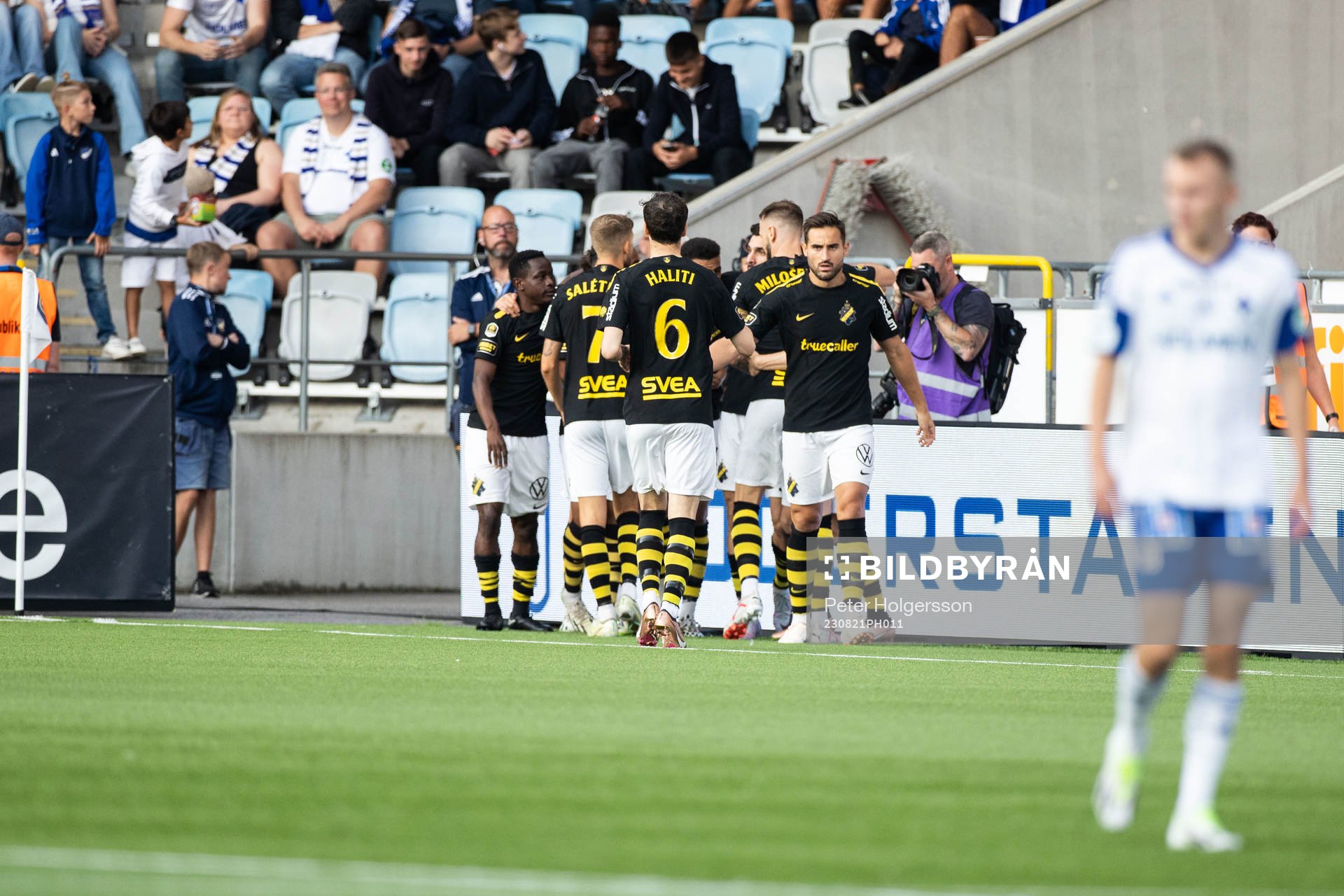 AIKs Rui Modesto jublar med lagkamrater