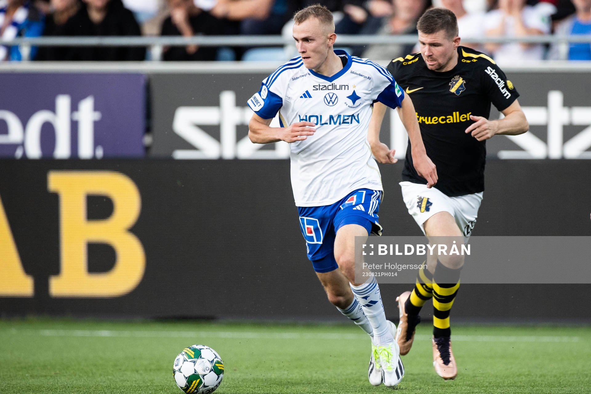 IFK Norrköpings Victor Stange Lind och AIKs Mads Døhr