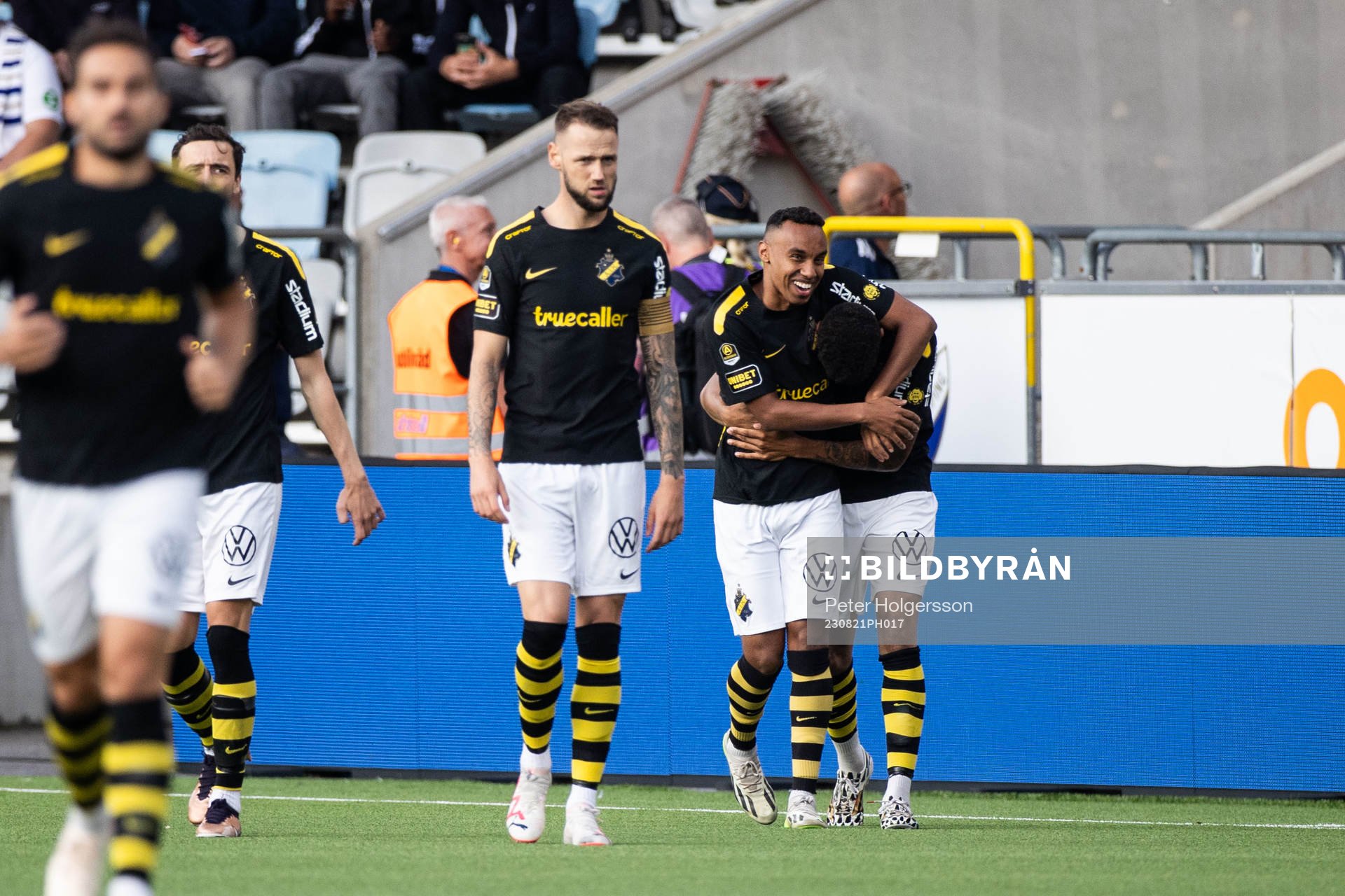 AIKs Rui Modesto jublar med Bilal Hussein