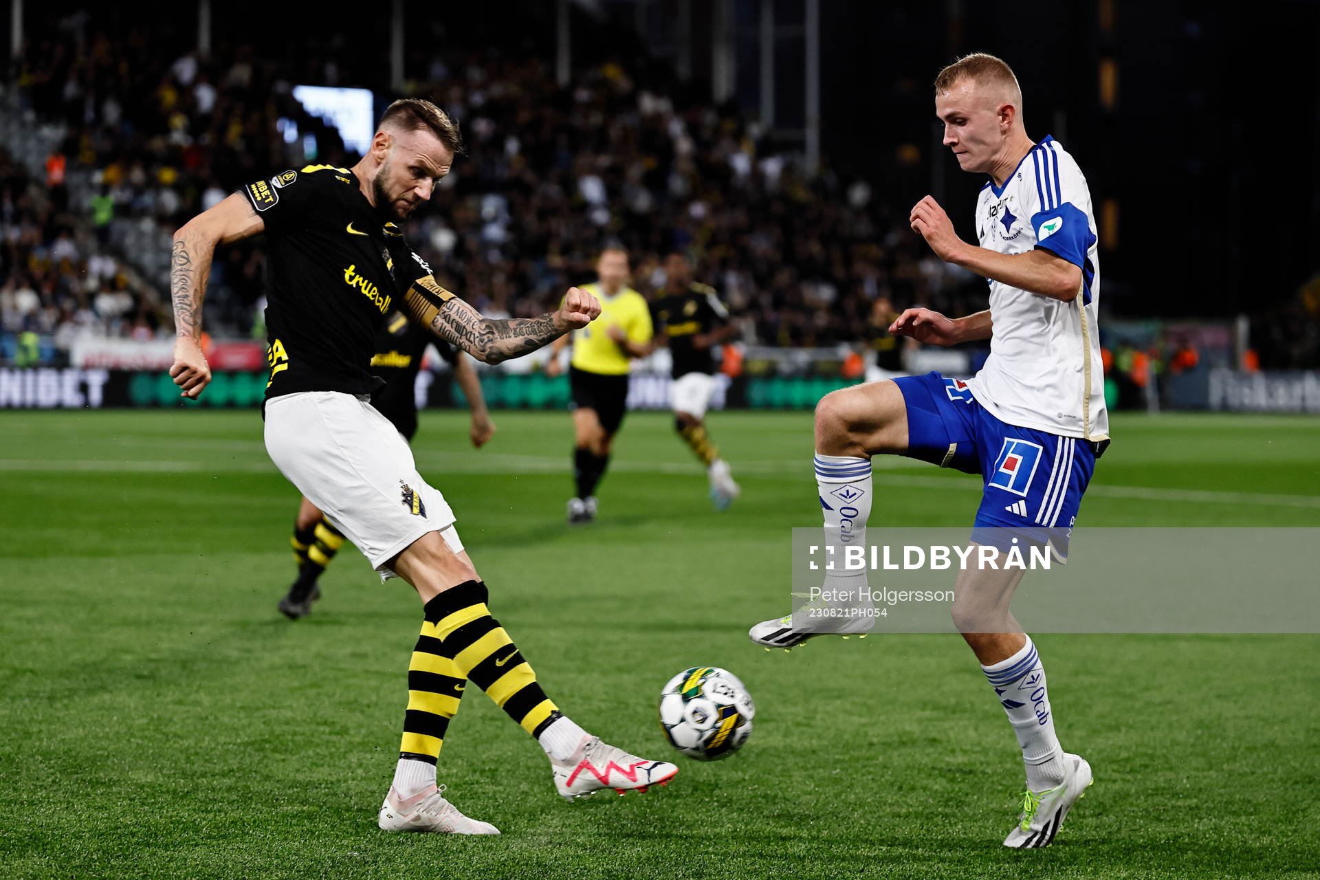 AIKs Alexander Milosevic och IFK Norrköpings Victor Stange