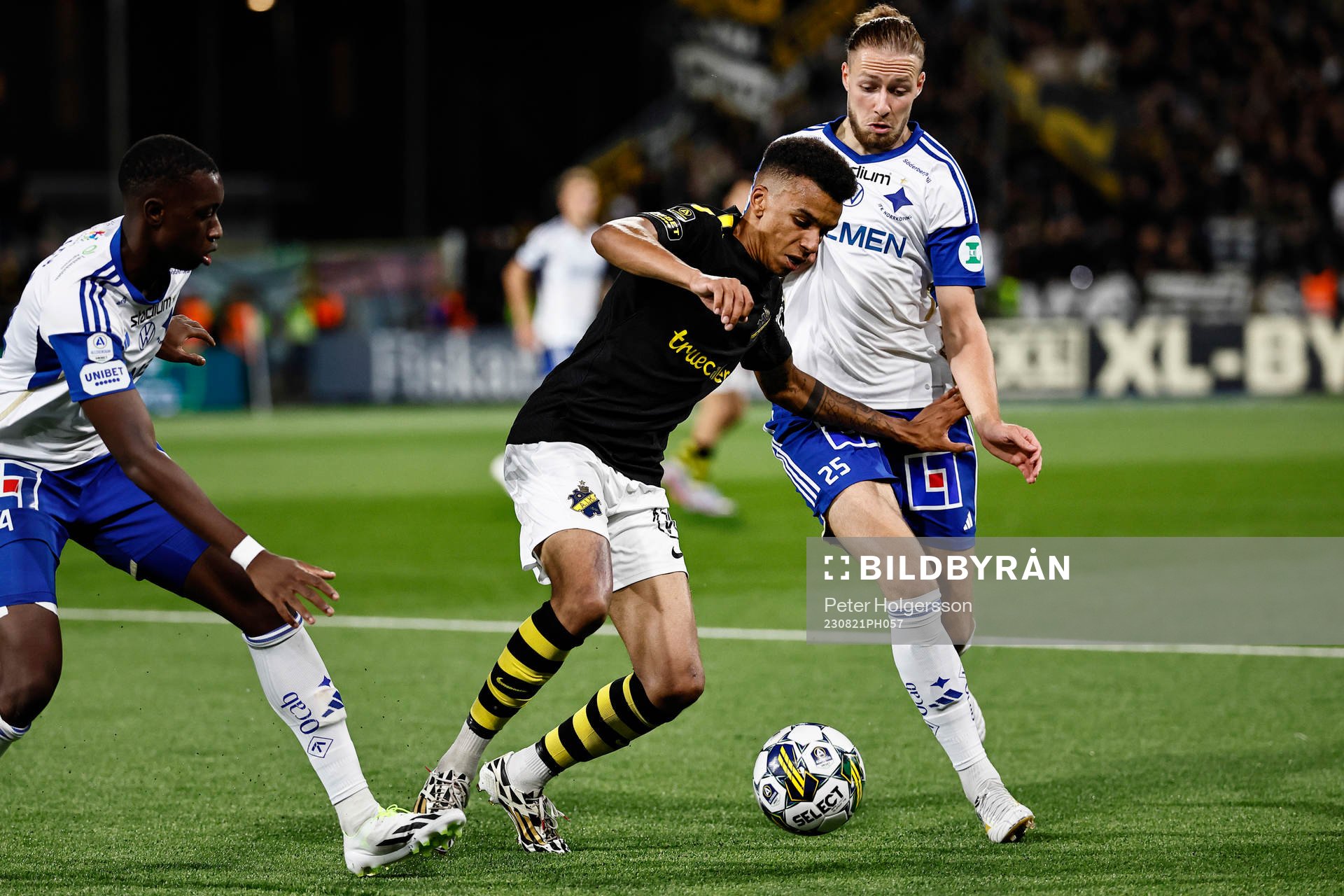 AIKs Rui Modesto och IFK Norrköpings Kevin Höög Jansson