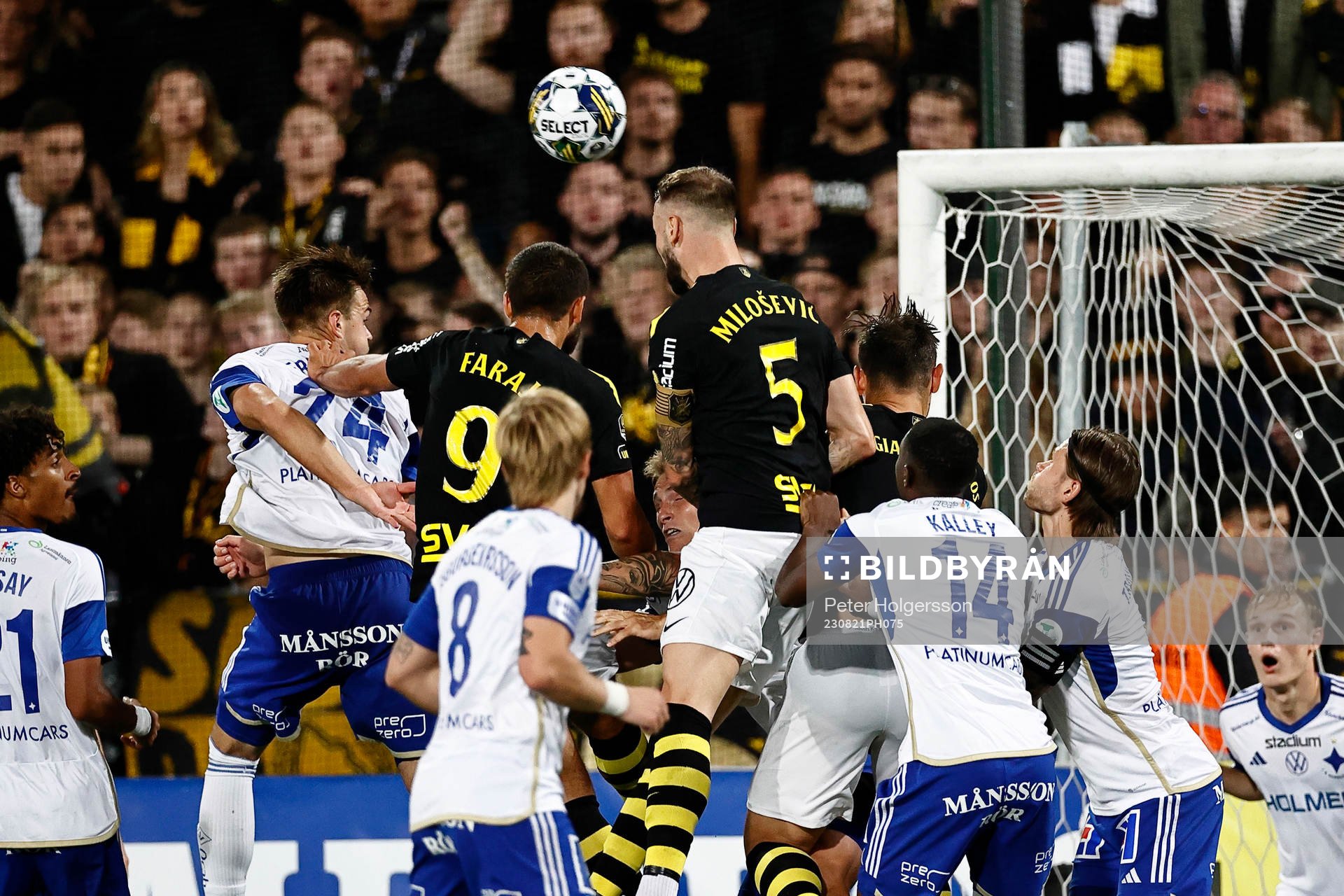Spel framför IFK Norrköpings mål under fotbollsmatchen i Allsvenskan mellan IFK Norrköping och AIK den 21 augusti 2023 i Norrköping. 