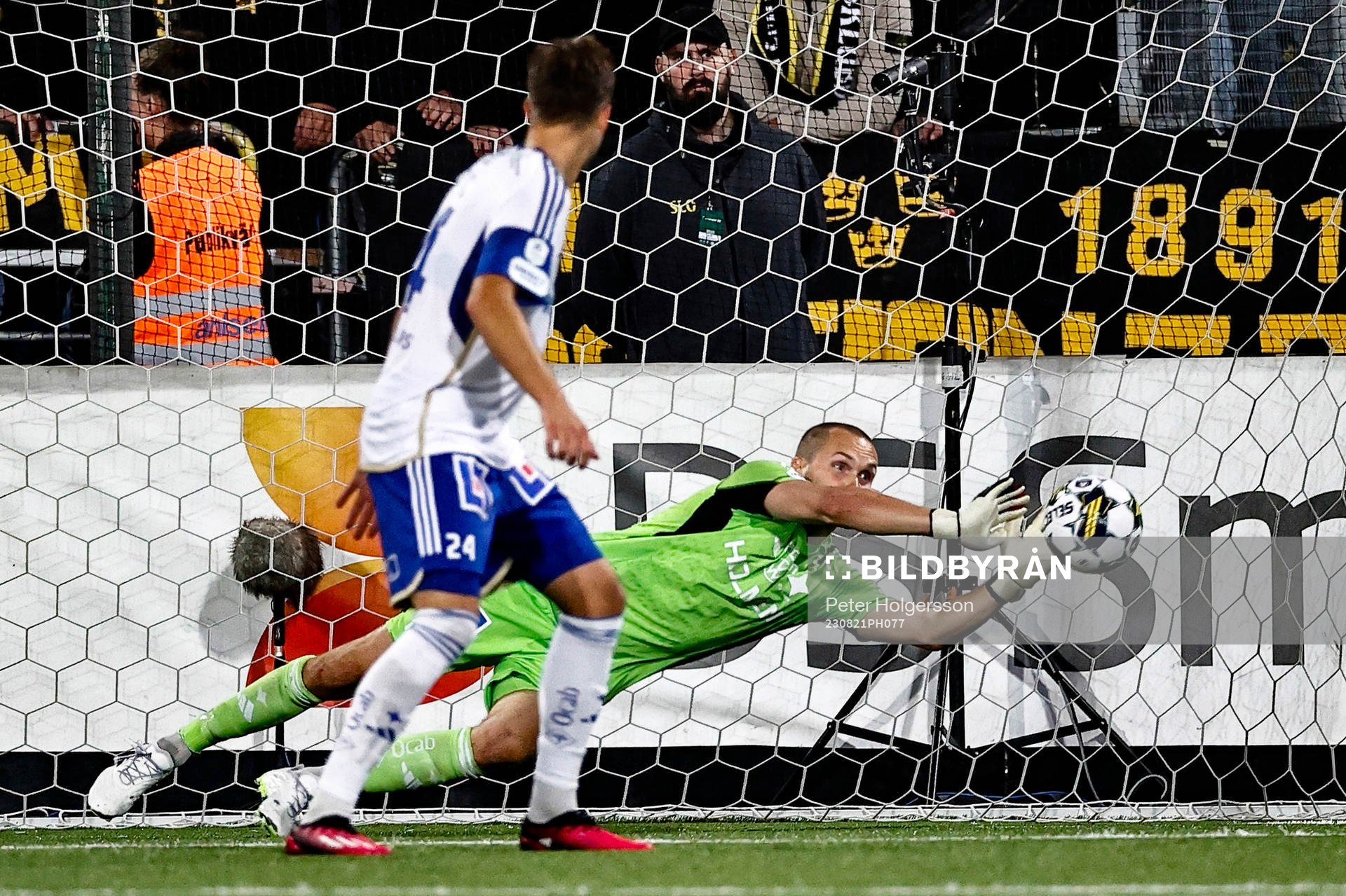 Räddning av IFK Norrköpings målvakt Oscar Jansson