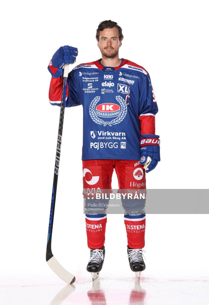 Oskarshamns Oscar Engsundposerar för ett porträtt