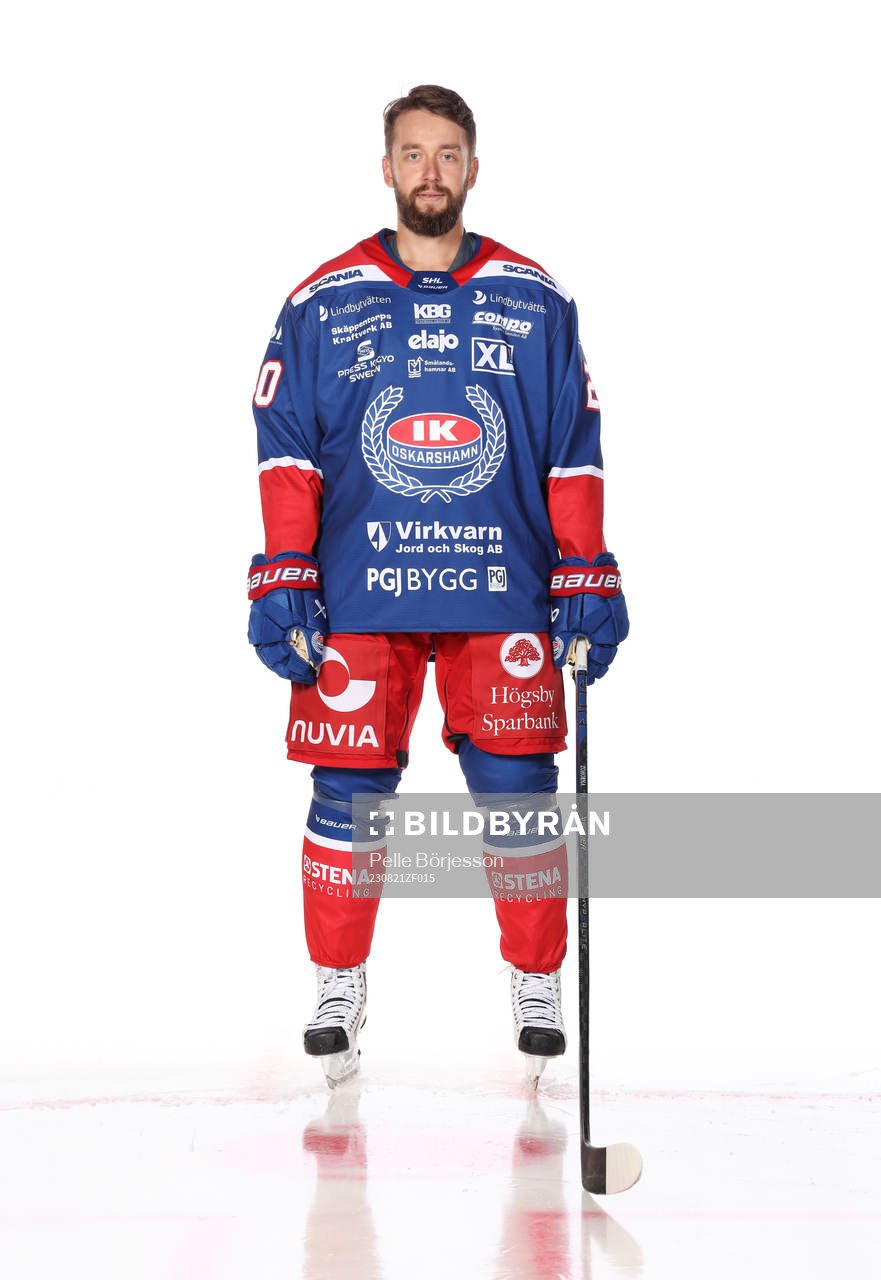 Oskarshamns Hynek Zohornaposerar för ett porträtt