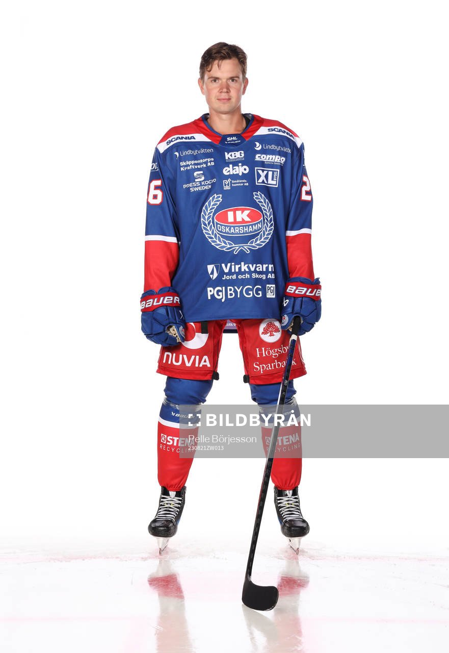 Oskarshamns Lukas Pilöposerar för ett porträtt
