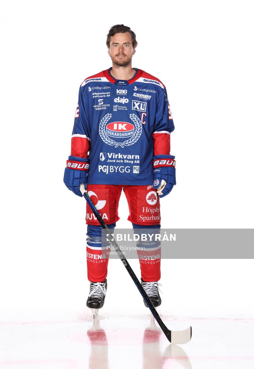 Oskarshamns Oscar Engsundposerar för ett porträtt