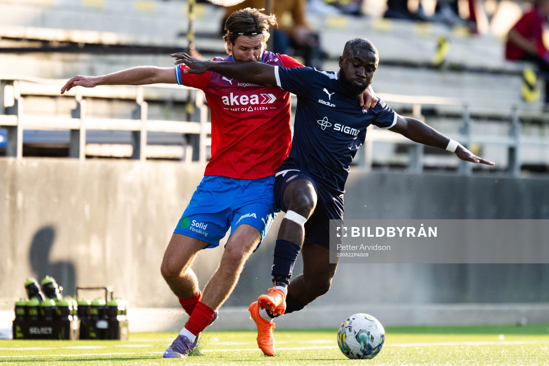 Helsingborgs Wilhelm Loeper och FC Rosengårds Kofi Yeboah