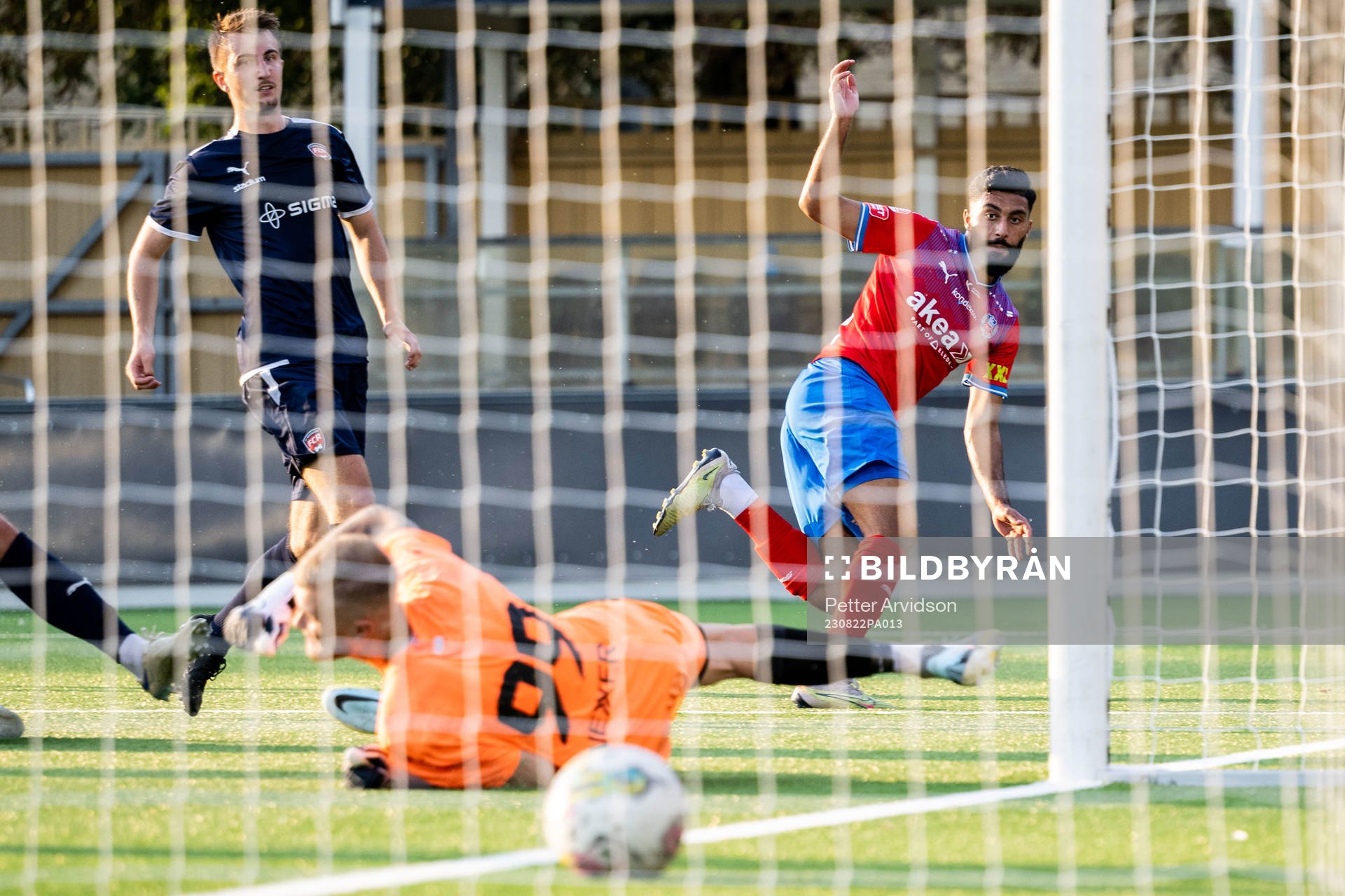 Helsingborgs Amin Al-Hamawi gör 0-1 bakom FC Rosengårds