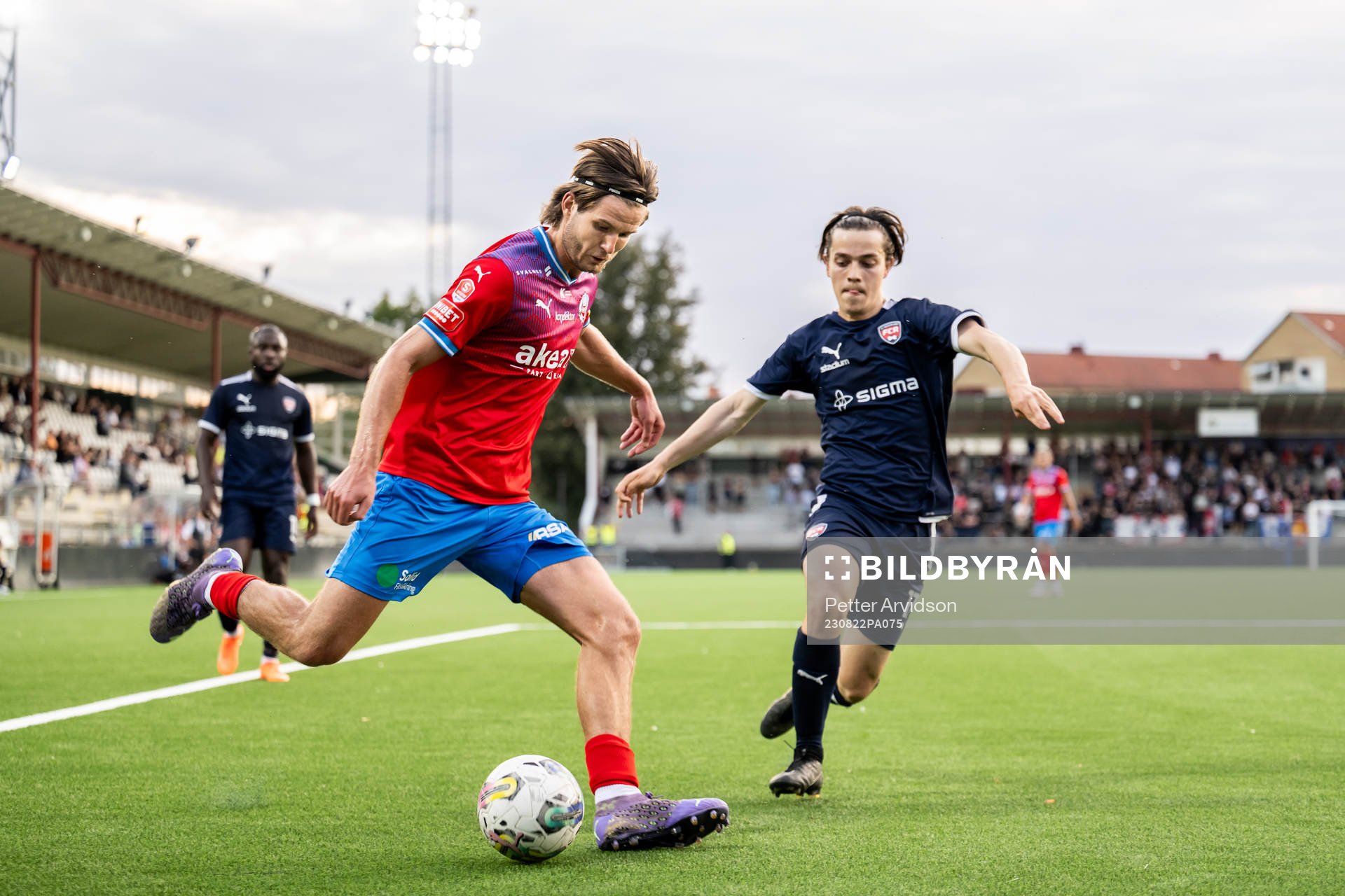 Helsingborgs Wilhelm Loeper och FC Rosengårds Ajdin Avdic