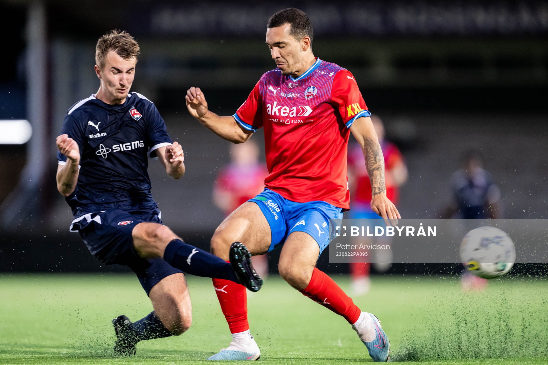 FC Rosengårds Isak Olsson och Helsingborgs Lucas Lima