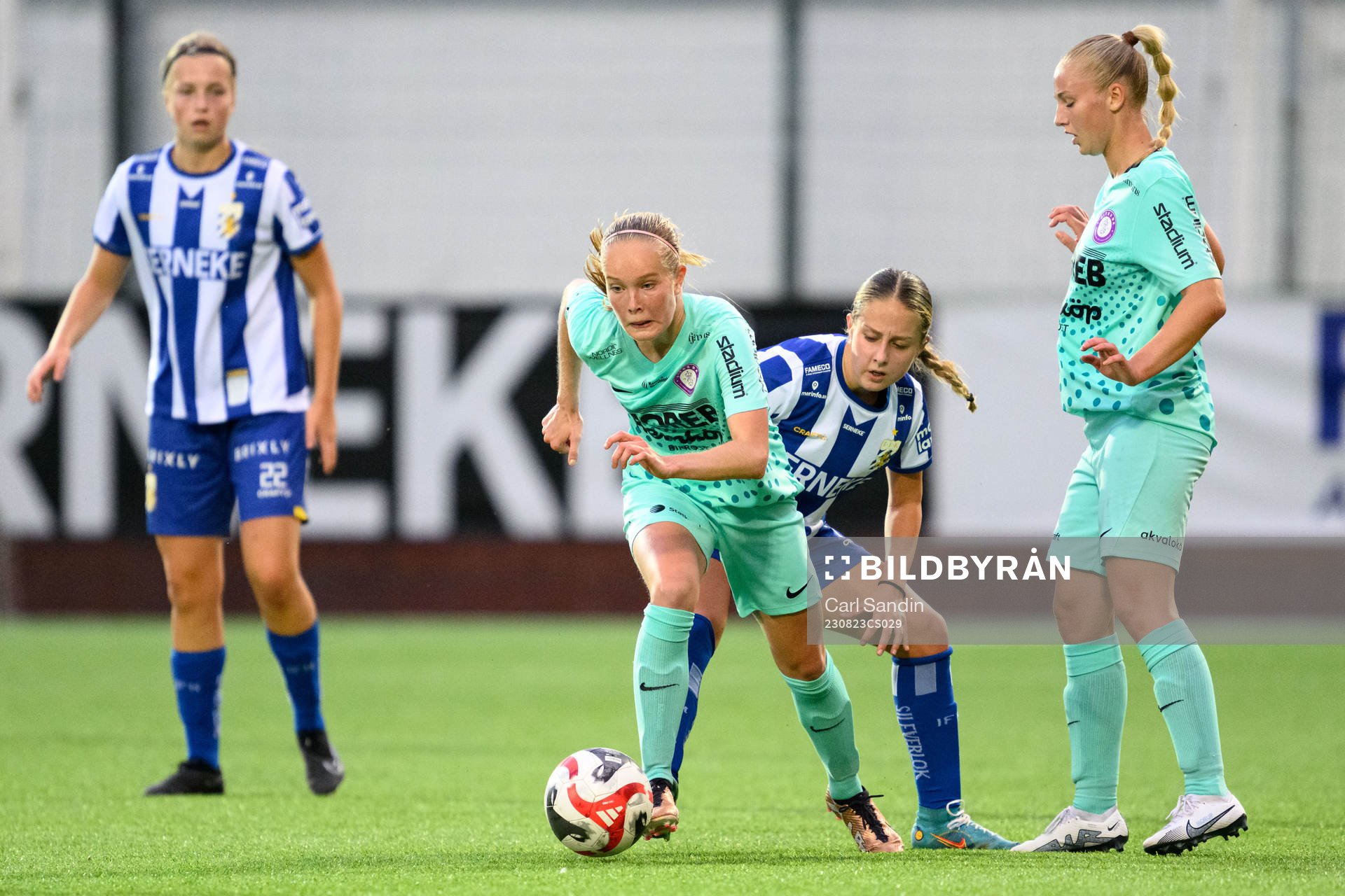 Jitexs Thea Höglund och IFK Göteborgs Isabella Svanström