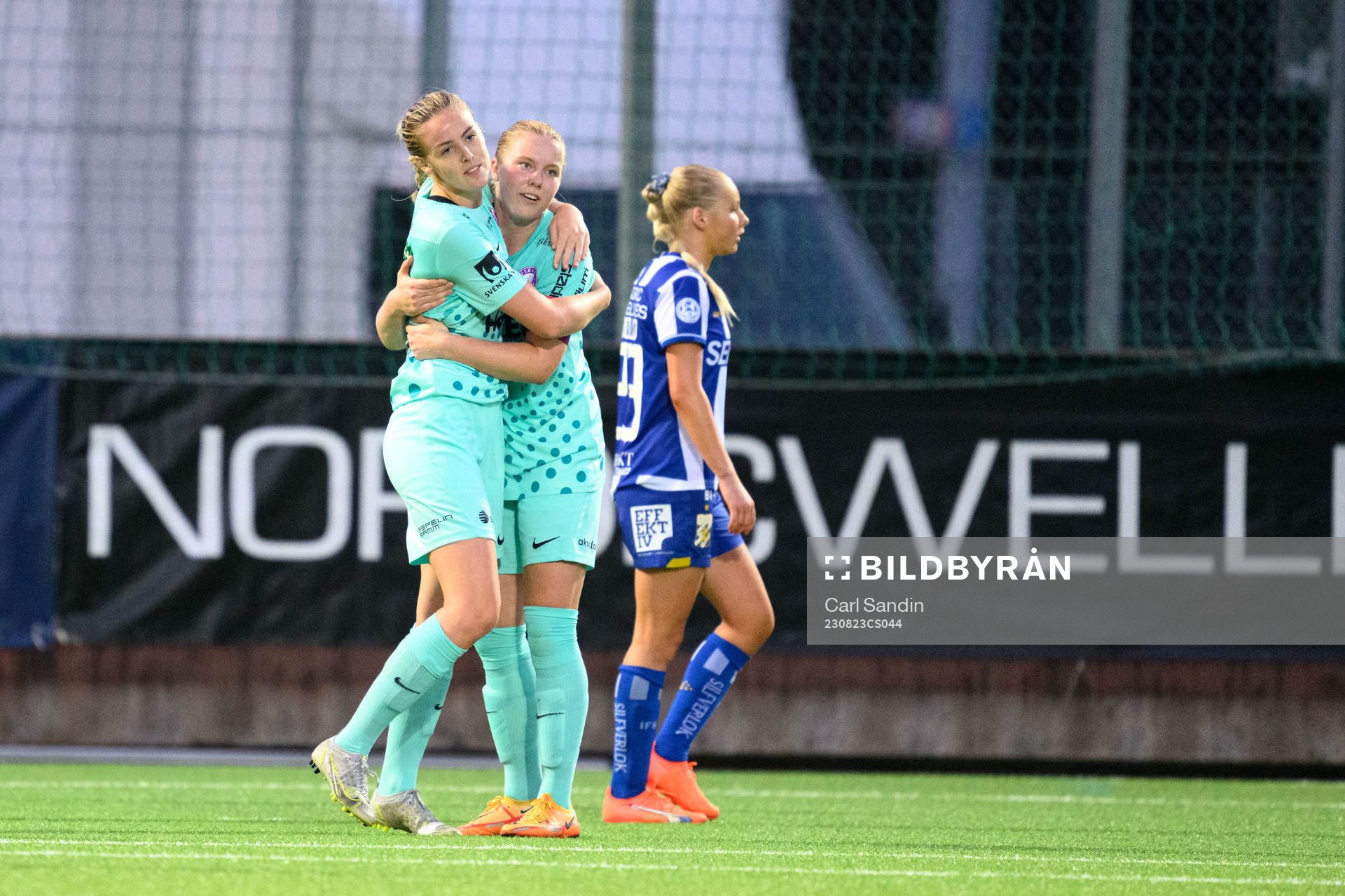 Jitexs Tindra Ivarsson Lidström och Elin Palklint jublar