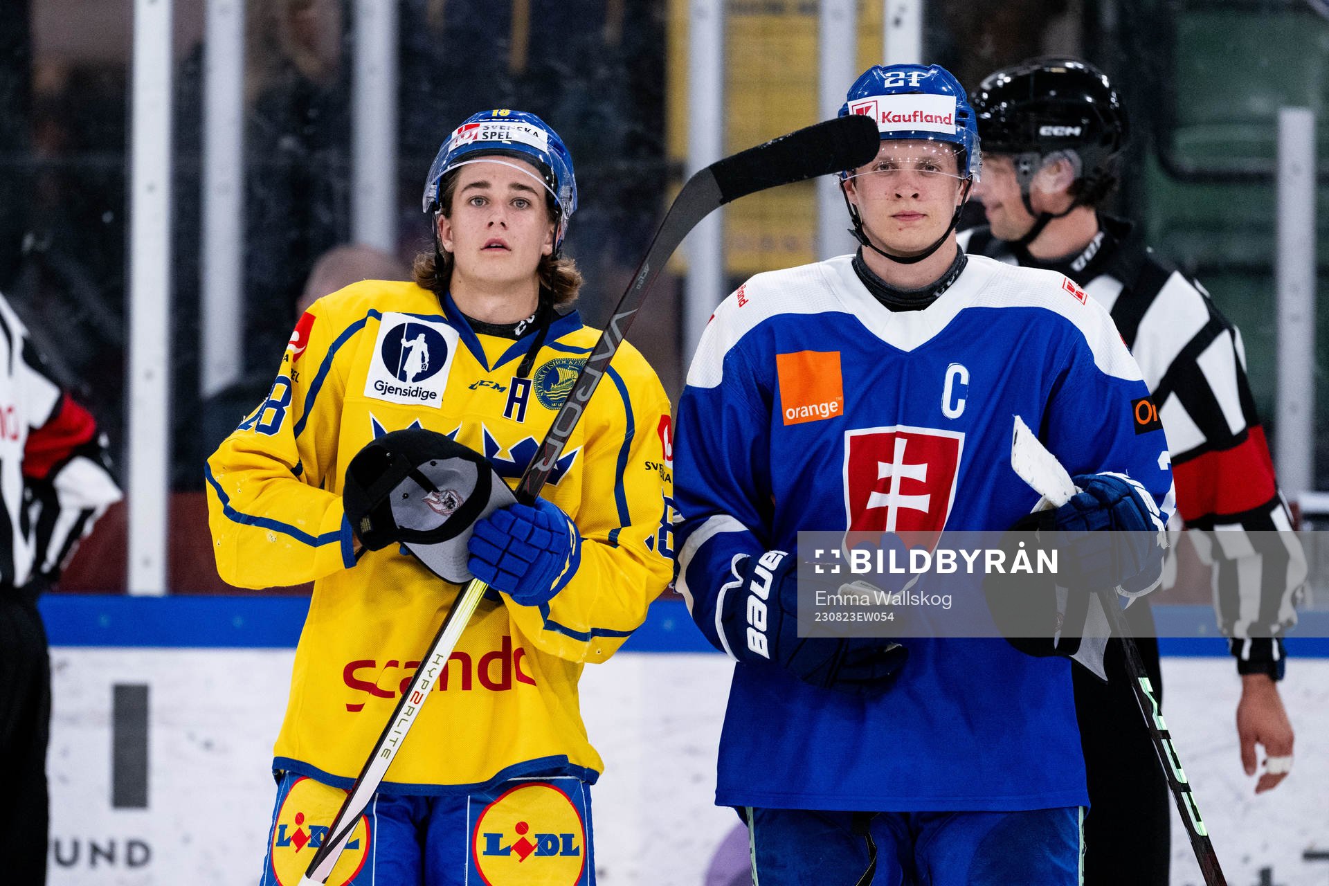 Liam Engström of Sweden and Peter Repcik of Slovakia pose