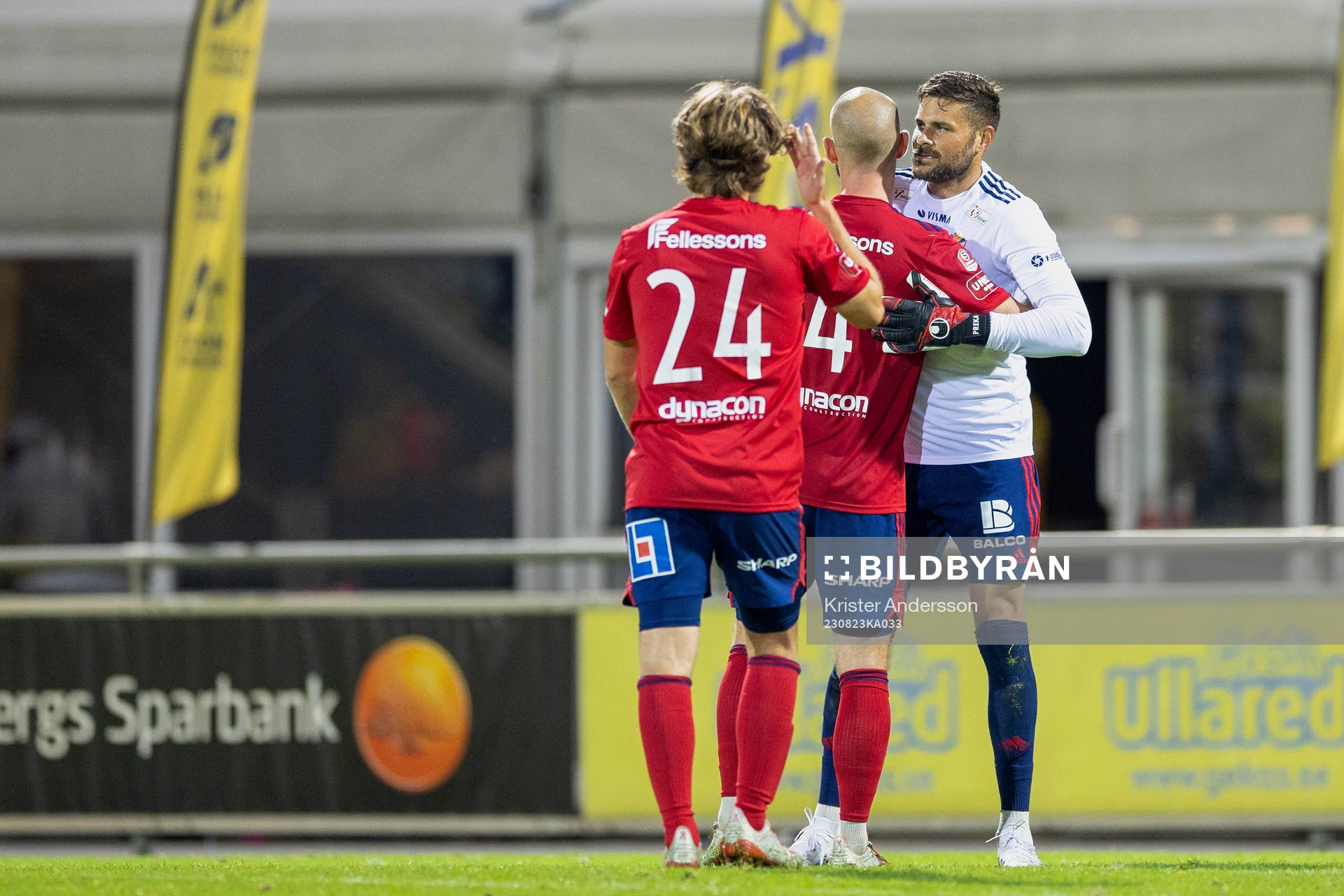 Östers spelare jublar