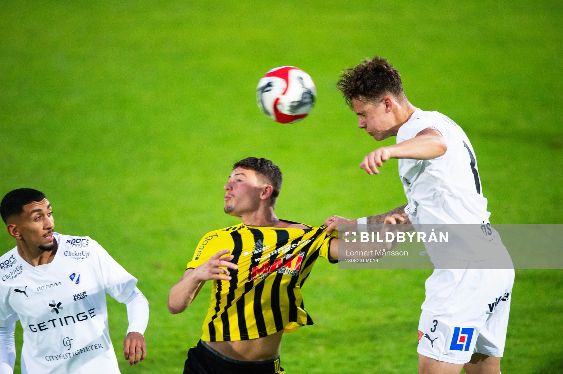 Halmstads Gabriel Wallentin och IFK Hässleholms Isak