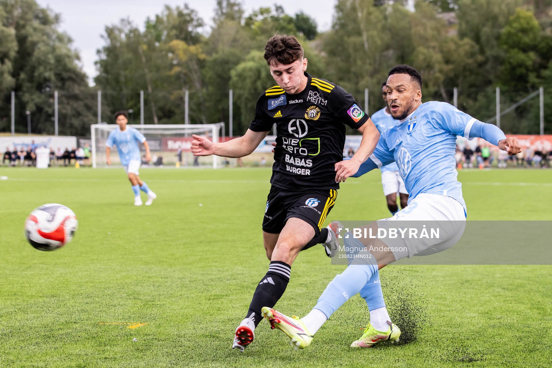 Smedby AISs Joakim Gunnar och Malmö FFs Martin Olsson