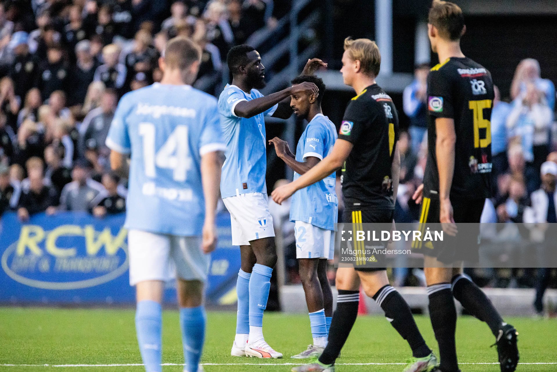 Malmö FFs Taha Ali jublar efter sitt 0-2 mål under fotbollsmatchen i Svenska Cupen mellan Smedby AIS och Malmö FF den 23 augusti 2023 i Norrköping. 