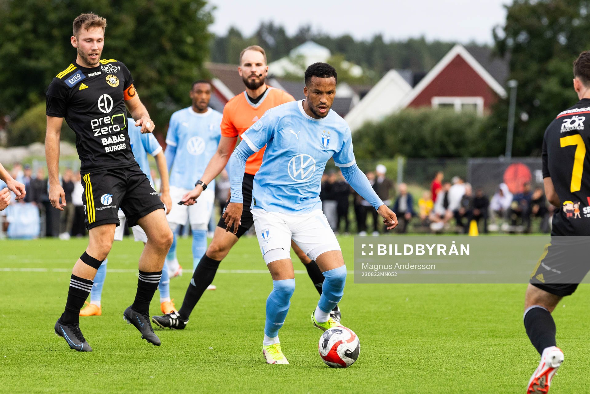 Smedby AISs Daniel Rann och Malmö FFs Martin Olsson