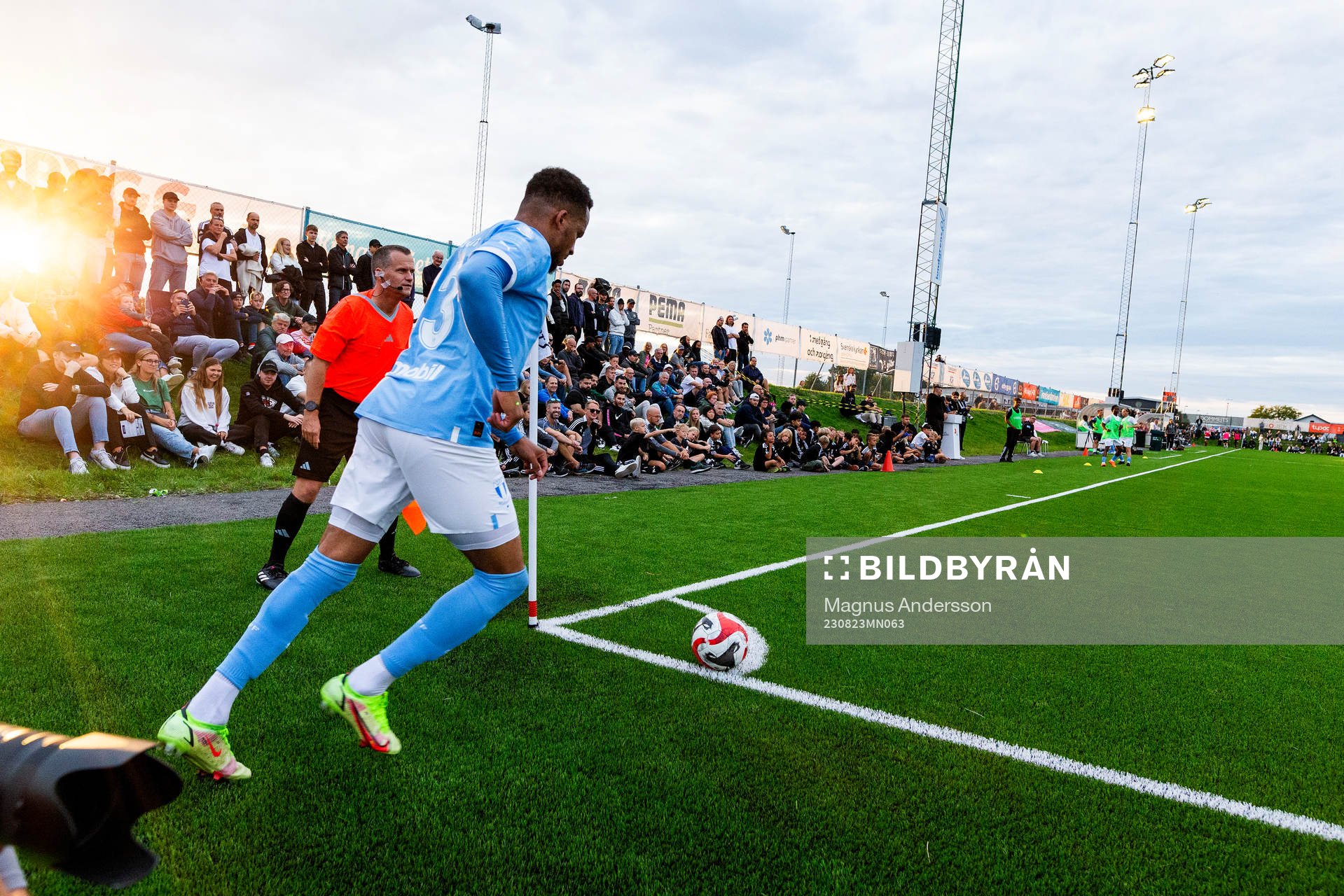 Malmö FFs Martin Olsson med en hörna