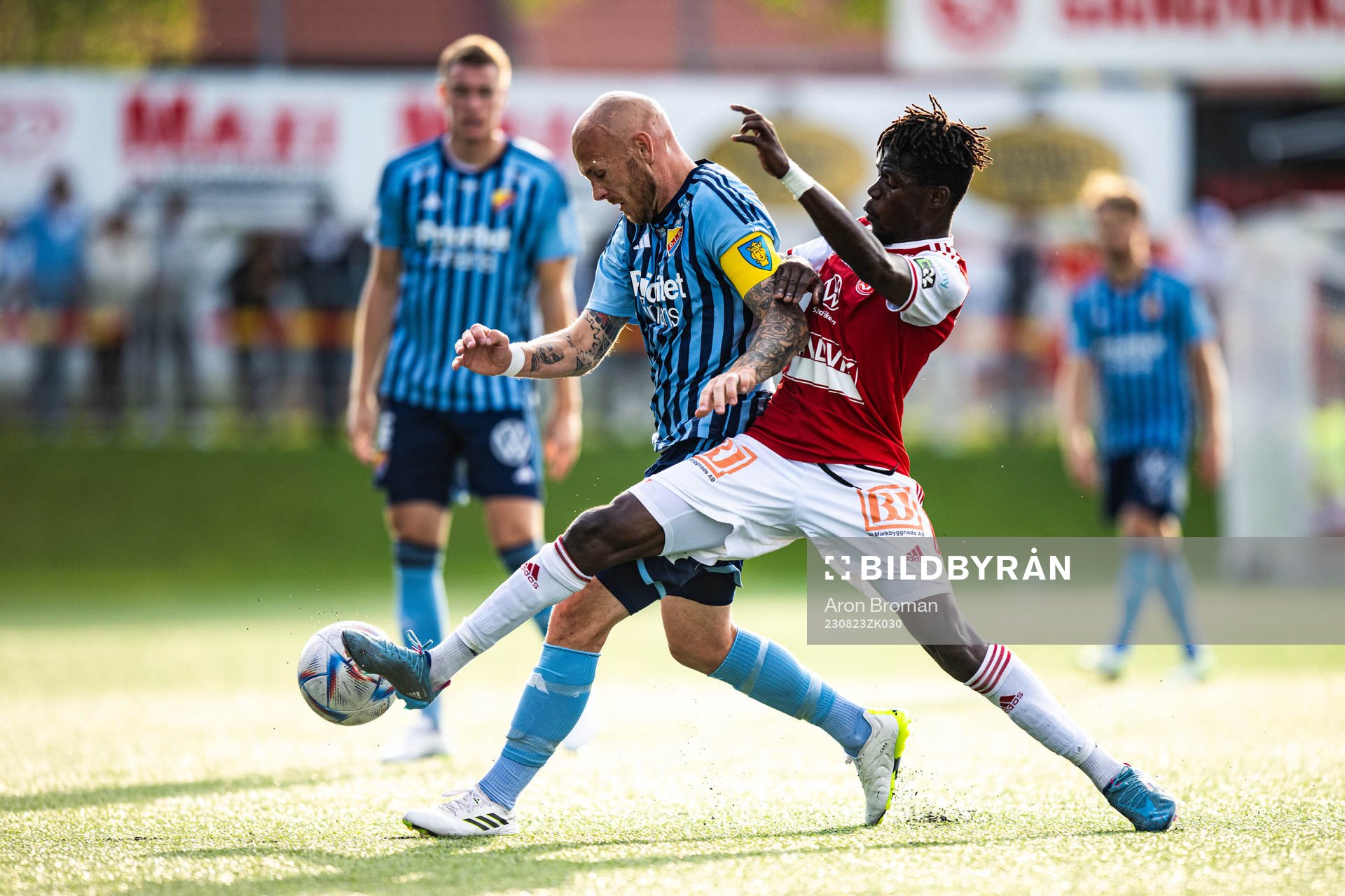 Djurgårdens Magnus Eriksson och Sandvikens IFs Mamadou