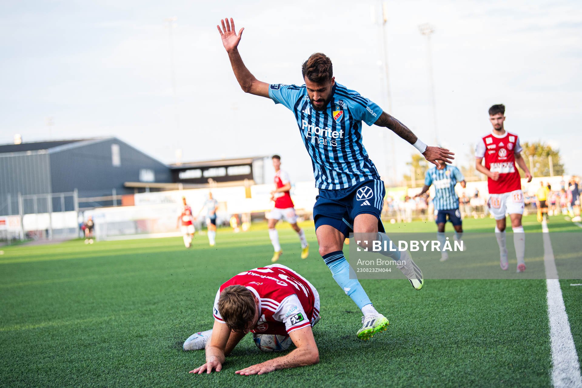 Sandvikens IFs Emil Engqvist och Djurgårdens Rami Kaib