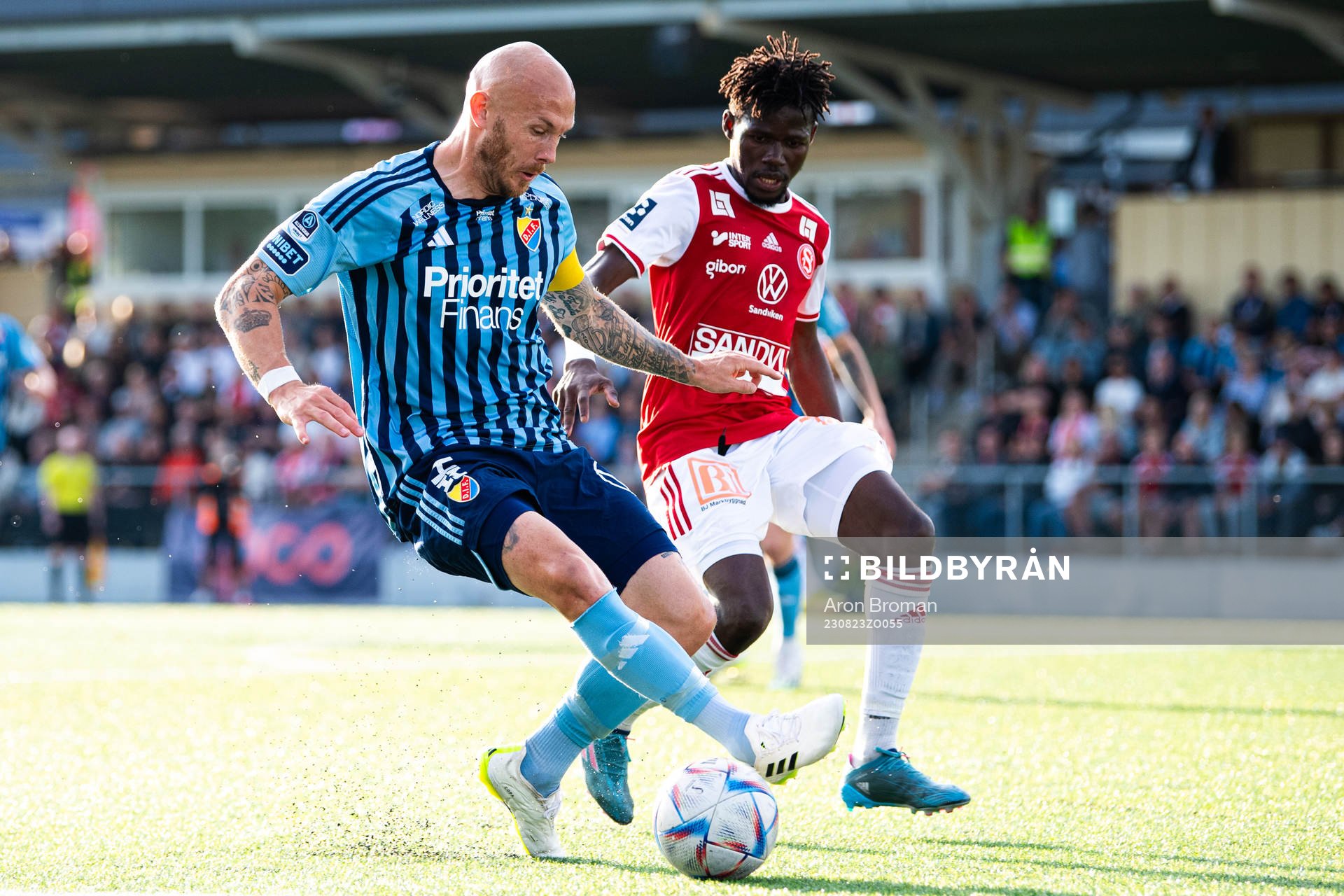 Djurgårdens Magnus Eriksson och Sandvikens IFs Mamadou