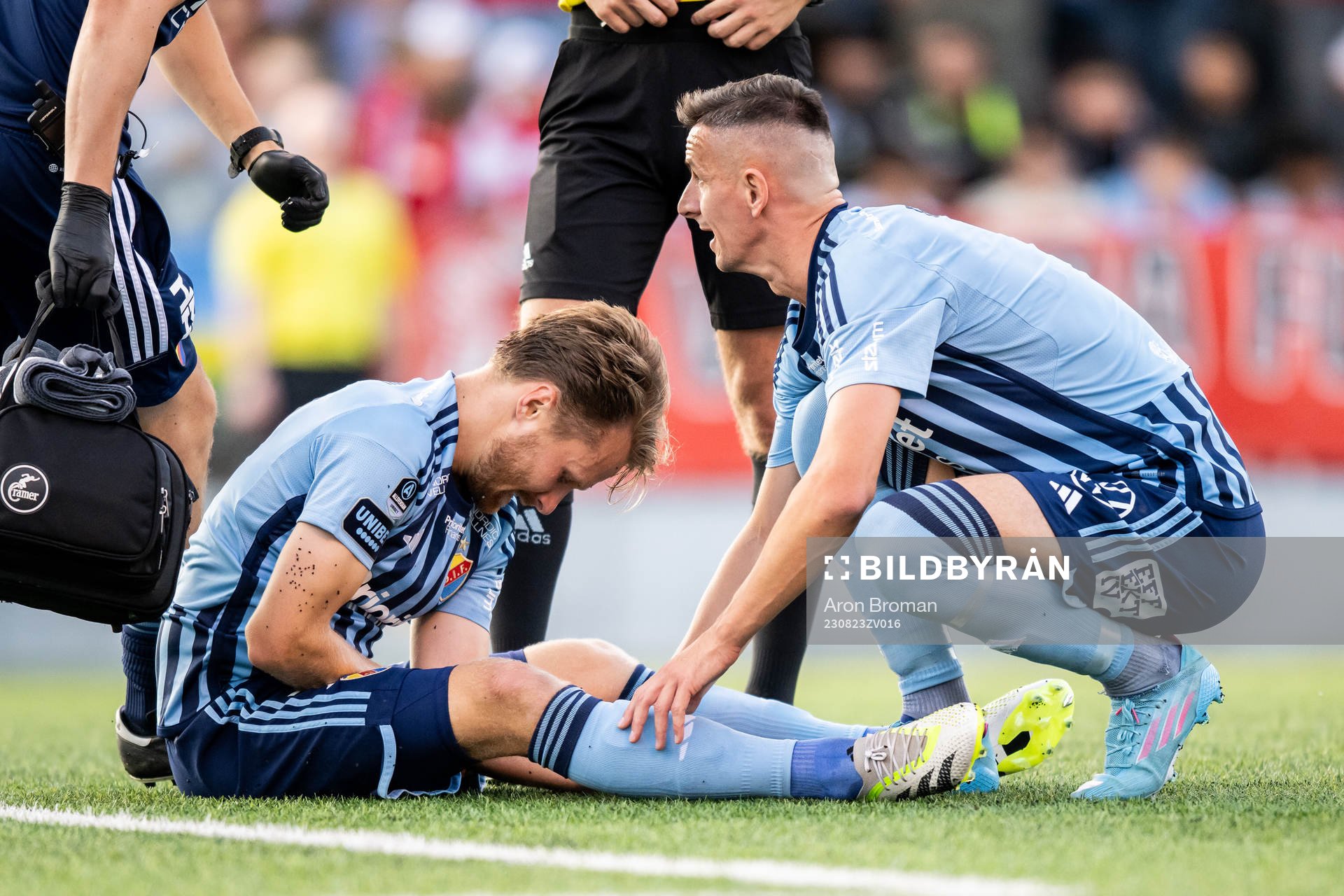 Djurgårdens Jacob Une Larsson har ont