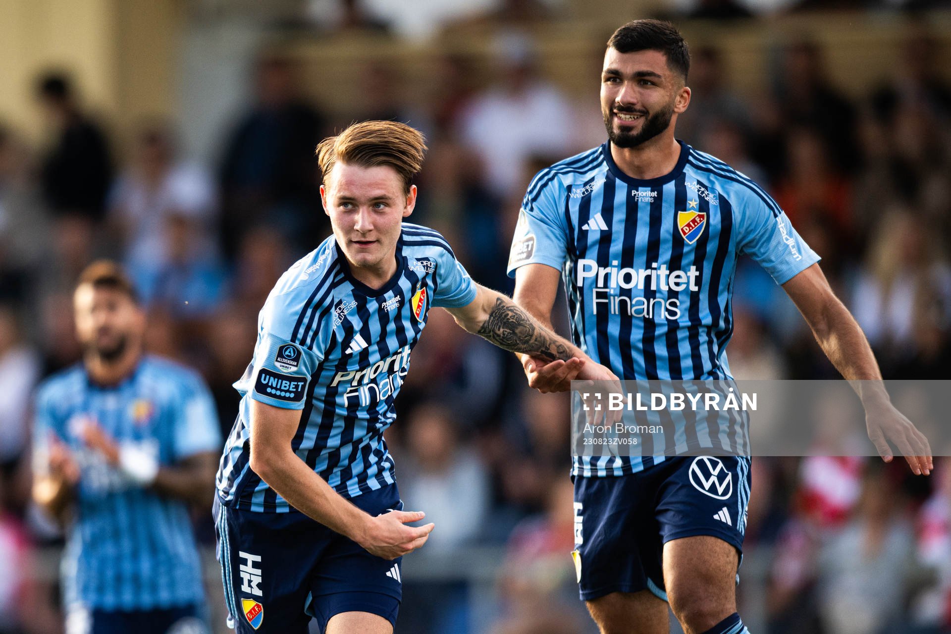Djurgårdens Noel Milleskog och Musa Qurbanli jublar efter 0-1 under fotbollsmatchen i Svenska Cupen mellan Sandvikens IF och Djurgården den 23 augusti 2023 i Sandviken. 