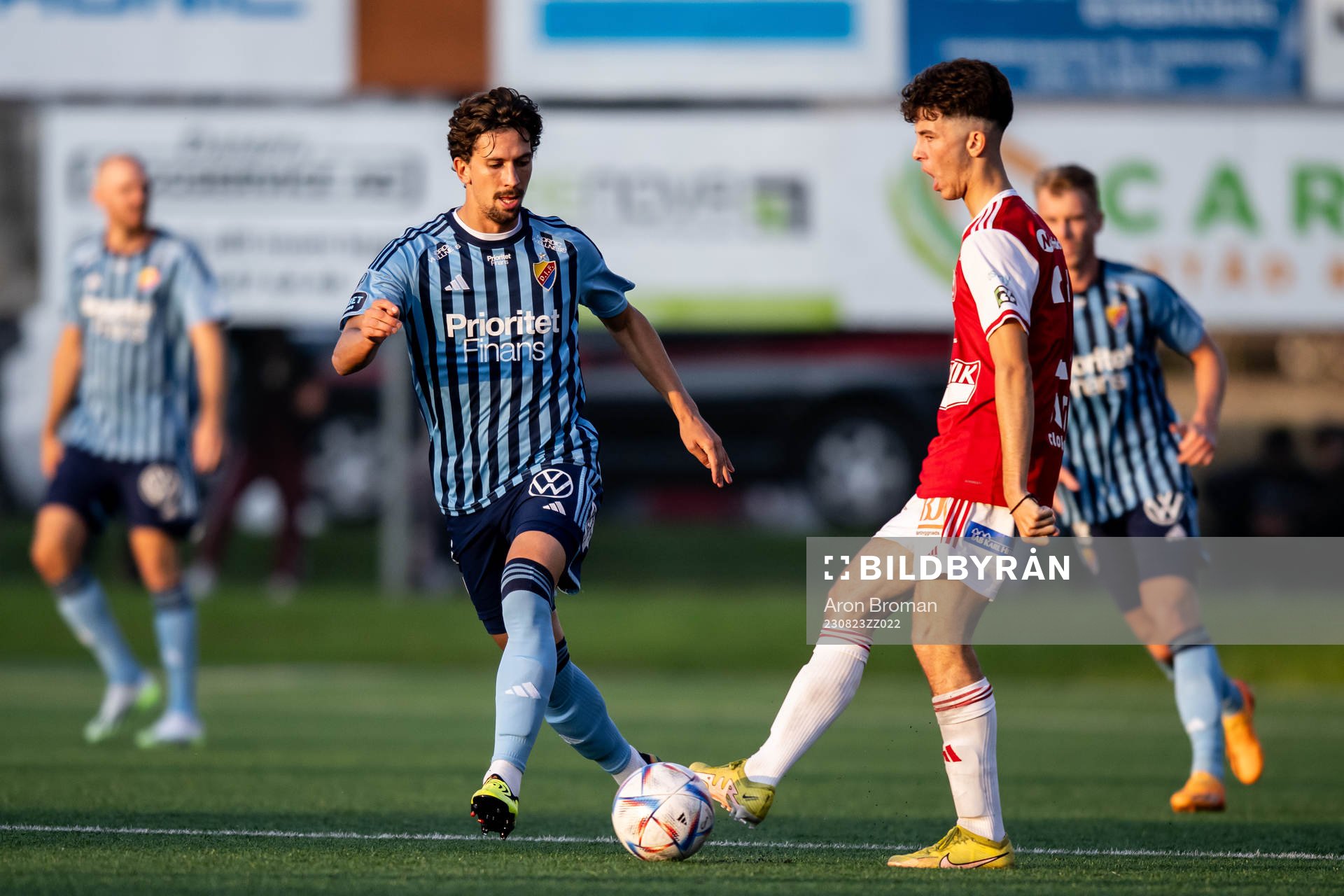 Djurgårdens Gustav Wikheim och Sandvikens IFs Adam Kiani