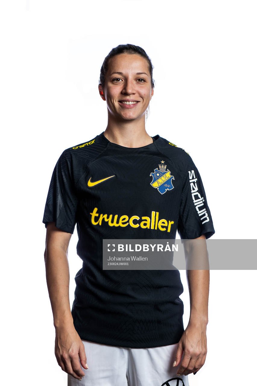 Patricia Fischerova poserar för ett porträtt i samband med att hon presenteras som ett nyförvärv av AIK den 24 augusti 2023 i Stockholm. 