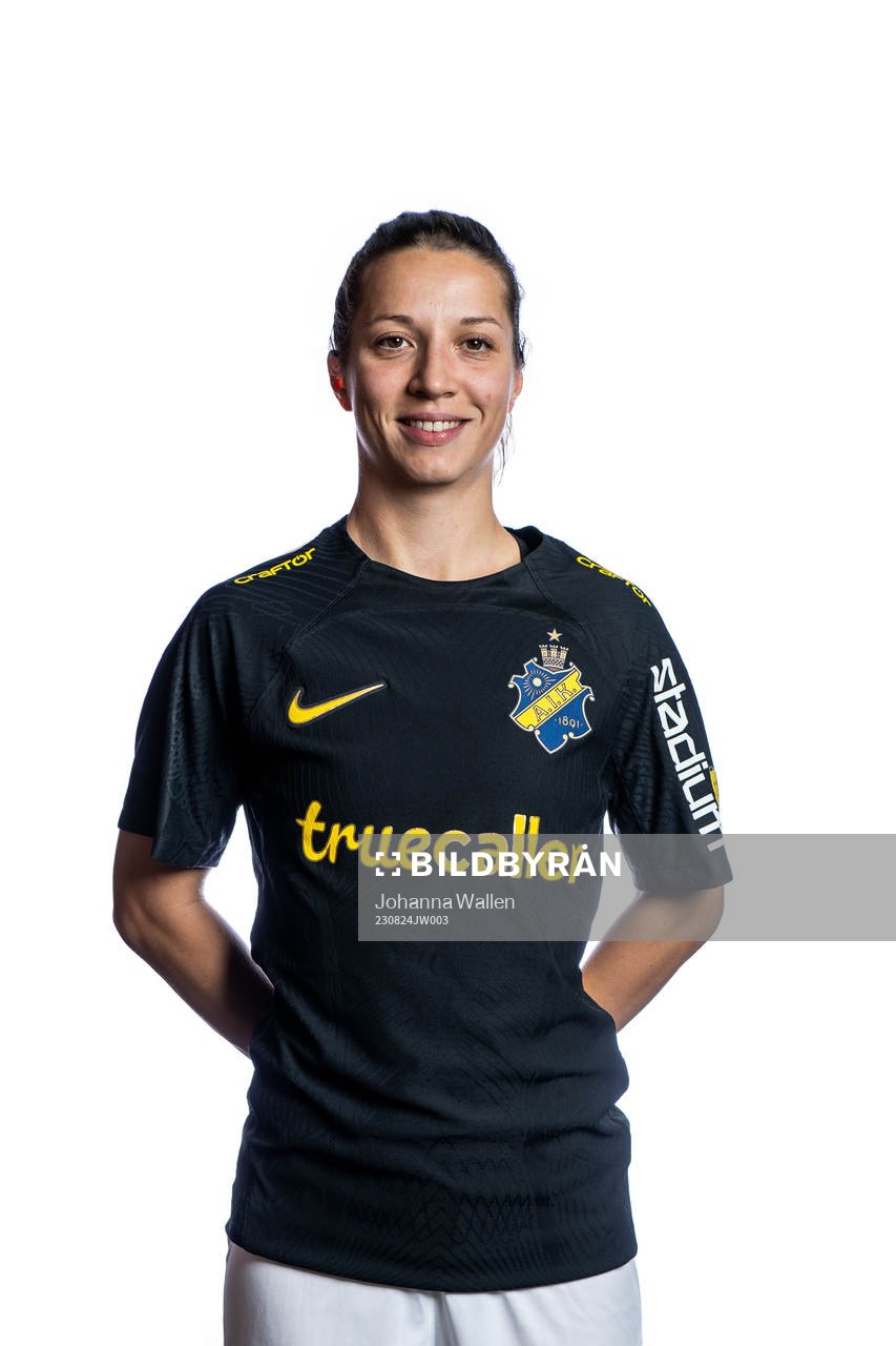 Patricia Fischerova poserar för ett porträtt i samband med att hon presenteras som ett nyförvärv av AIK den 24 augusti 2023 i Stockholm. 