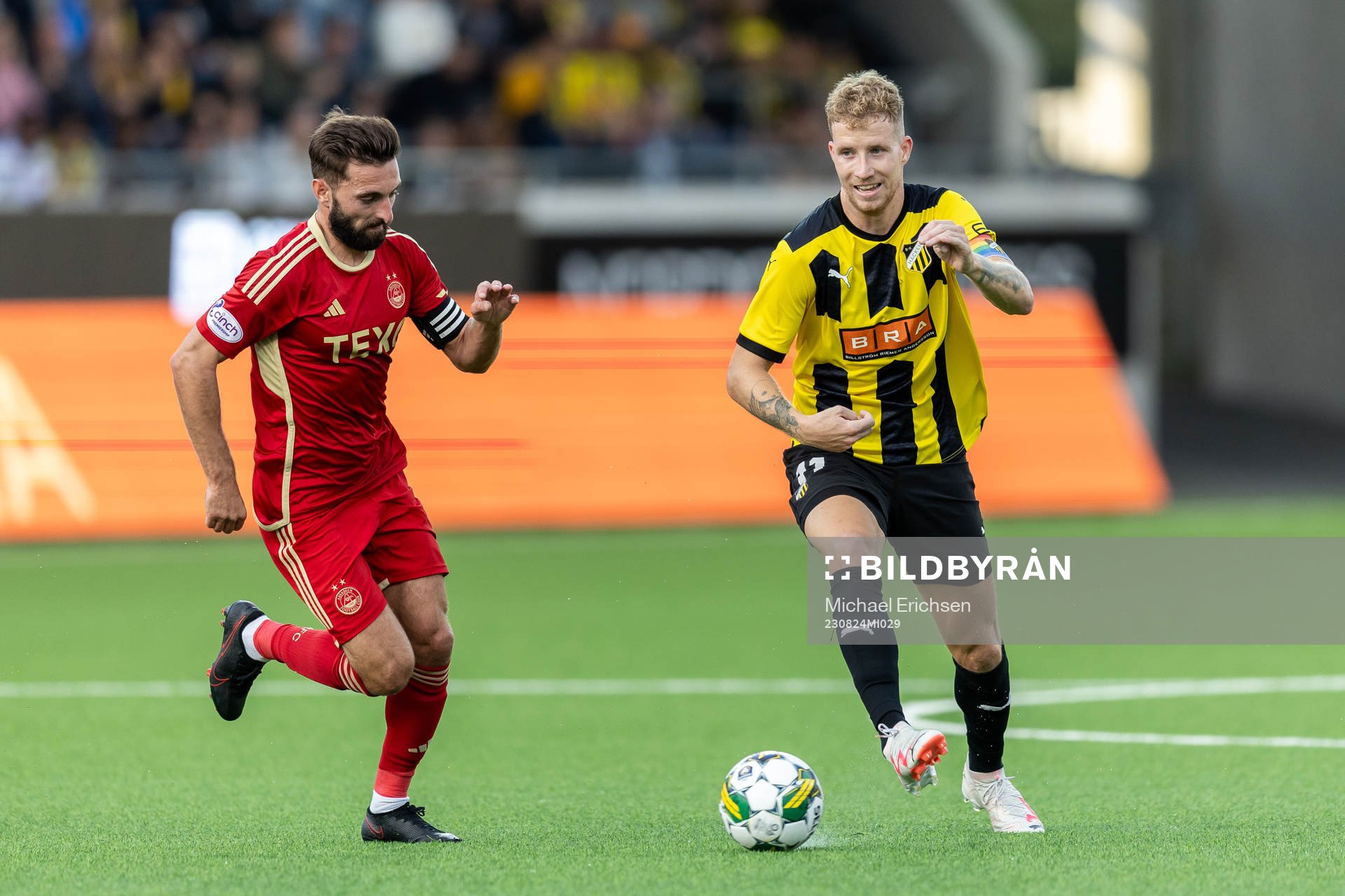 Graeme Shinnie of Aberdeen and Samuel Gustafson of Häcken
