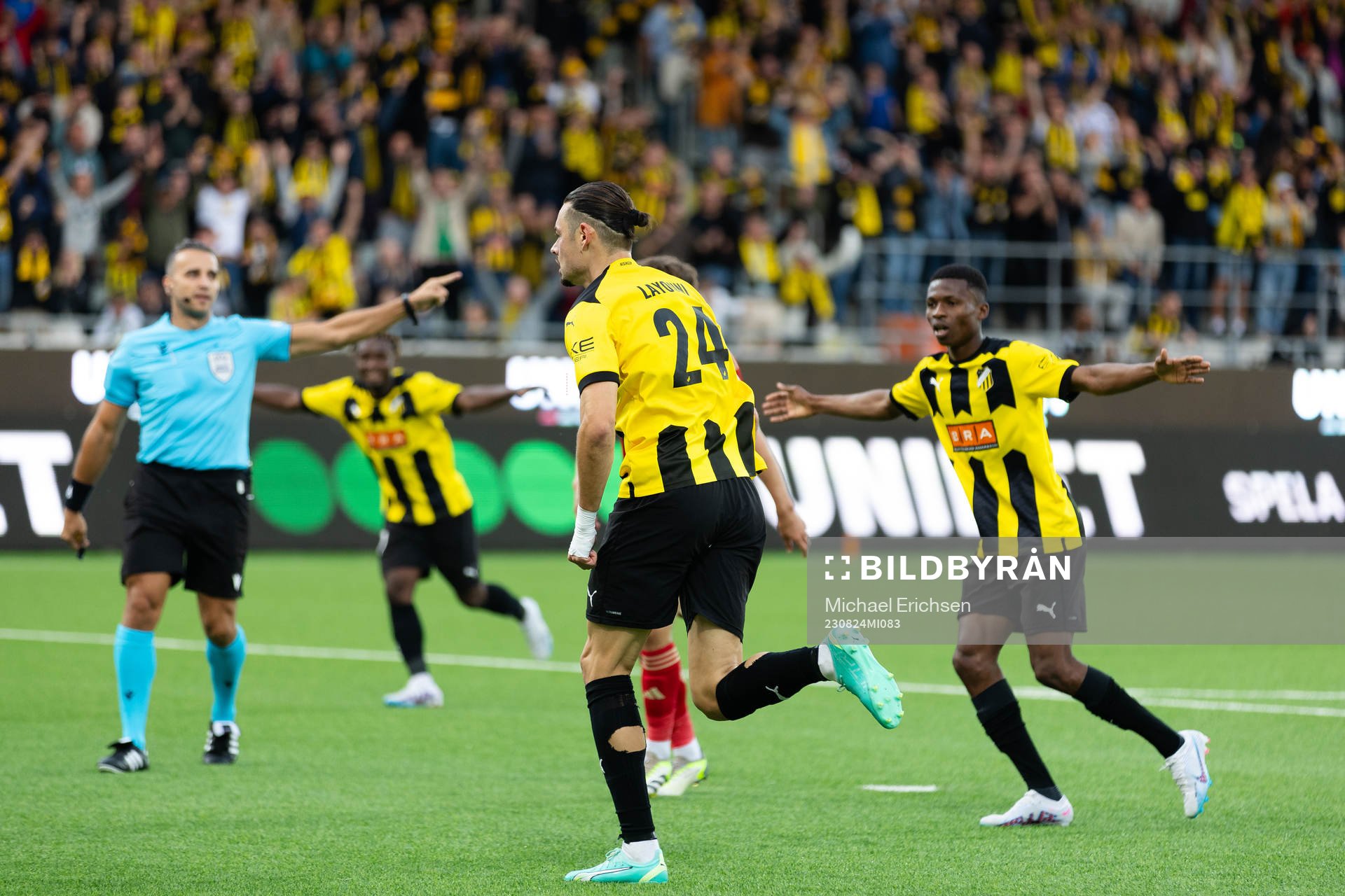 Amor Layouni of Häcken celebrates scoring 1-0