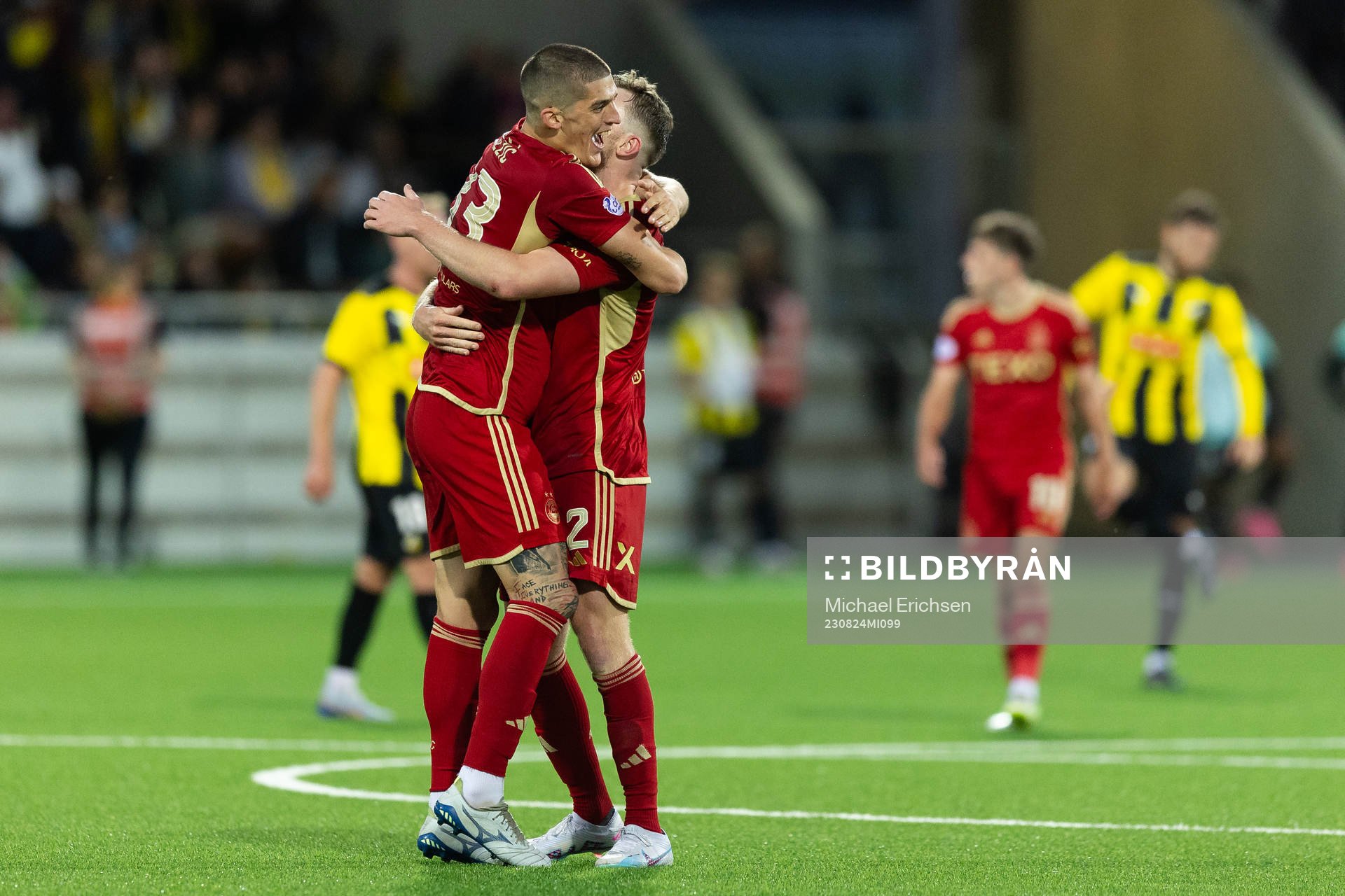 Nicky Devlin and Slobodan Rubezic celbrate 2-2