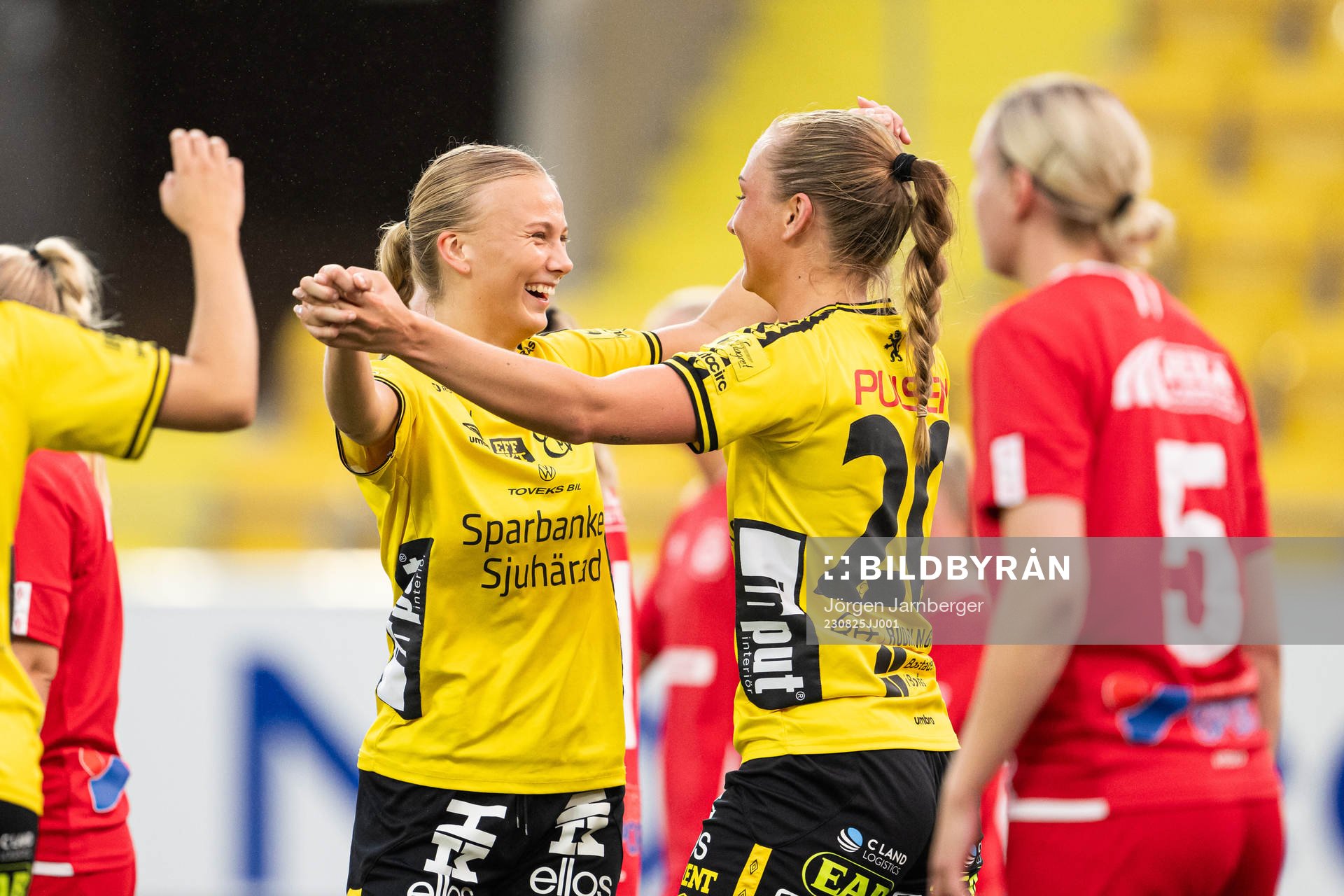 Elfsborgs Stina Jensen jublar med Linn Sångberg