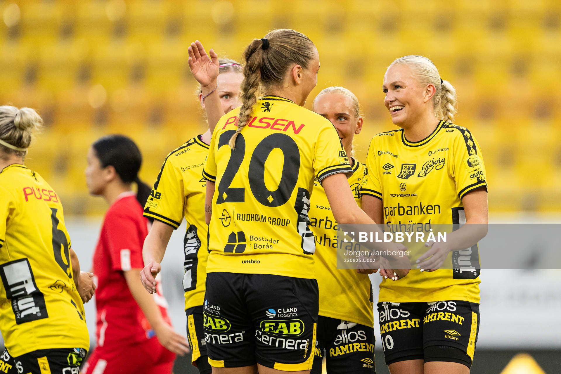 Elfsborgs Matilda Ståhlbom Karlsson jublar med lagkamrater