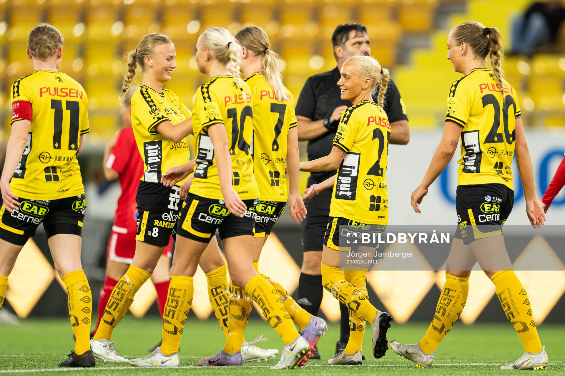 Elfsborgs Tea Skoglund jublar med lagkamrater