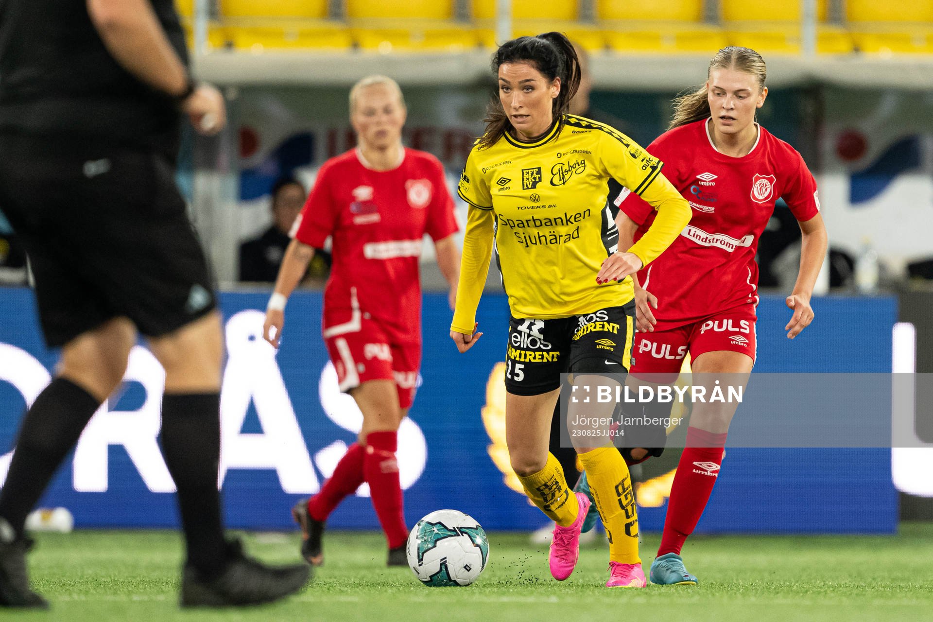 Elfsborgs Izabella Bergström och Falköpings Ida Karlsson