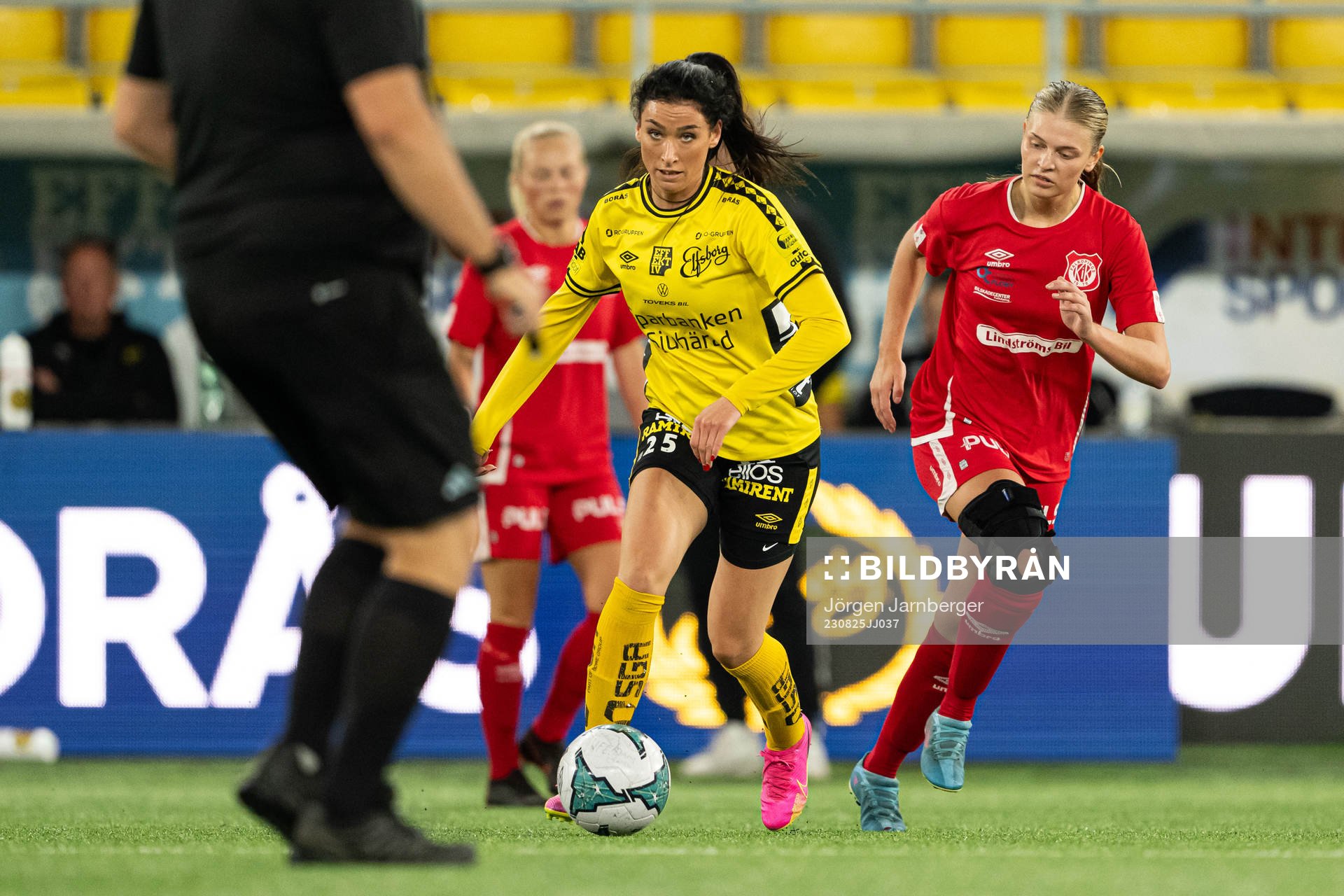 Elfsborgs Izabella Bergström och Falköpings Ida Karlsson