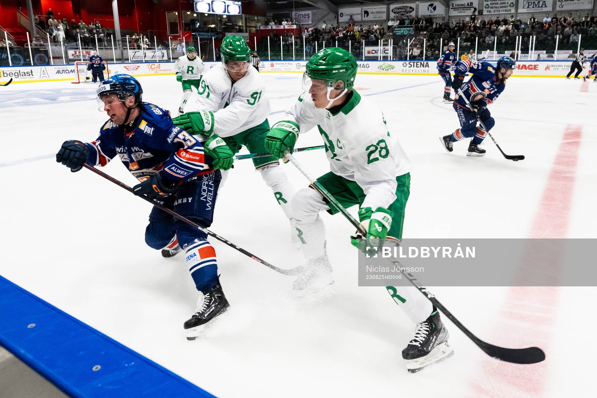 Växjös Dylan McLaughlin mot Rögles Adam Tambellini och