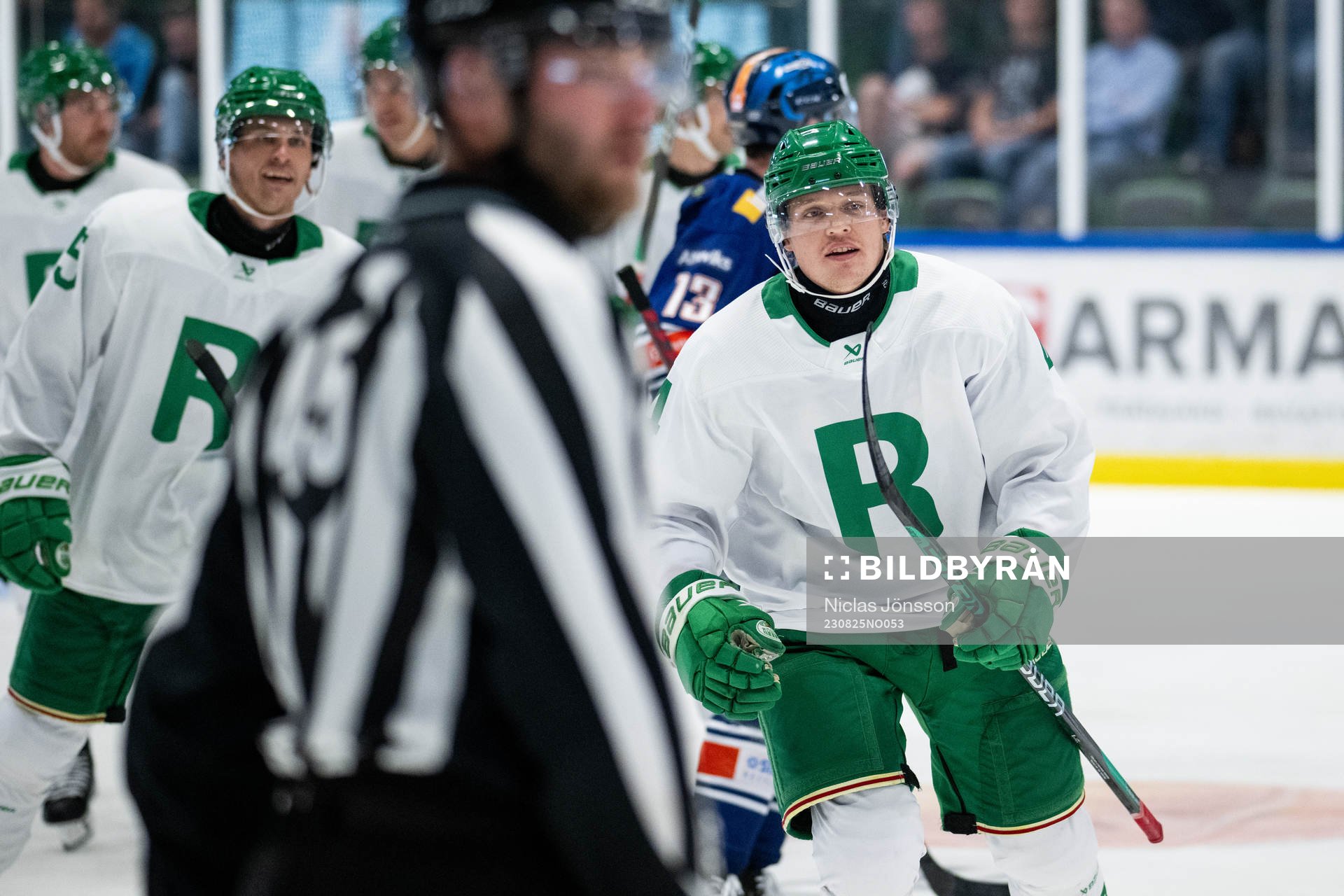 Rögles Johannes Johannesen jublar