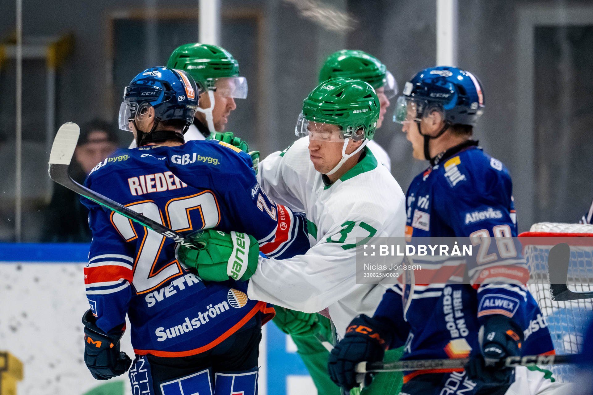 Växjös Tobias Rieder  och Rögles Albin Sundsvik