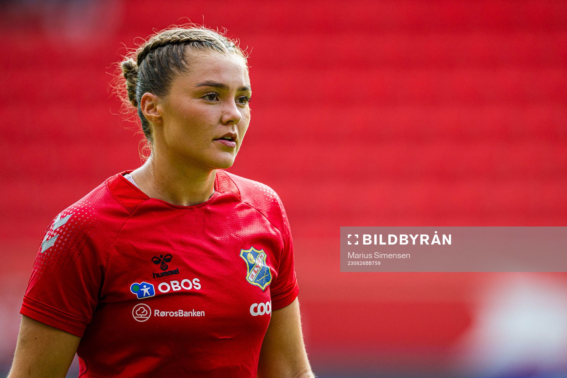 Anna Nerland Aahjem of Lyn warms up